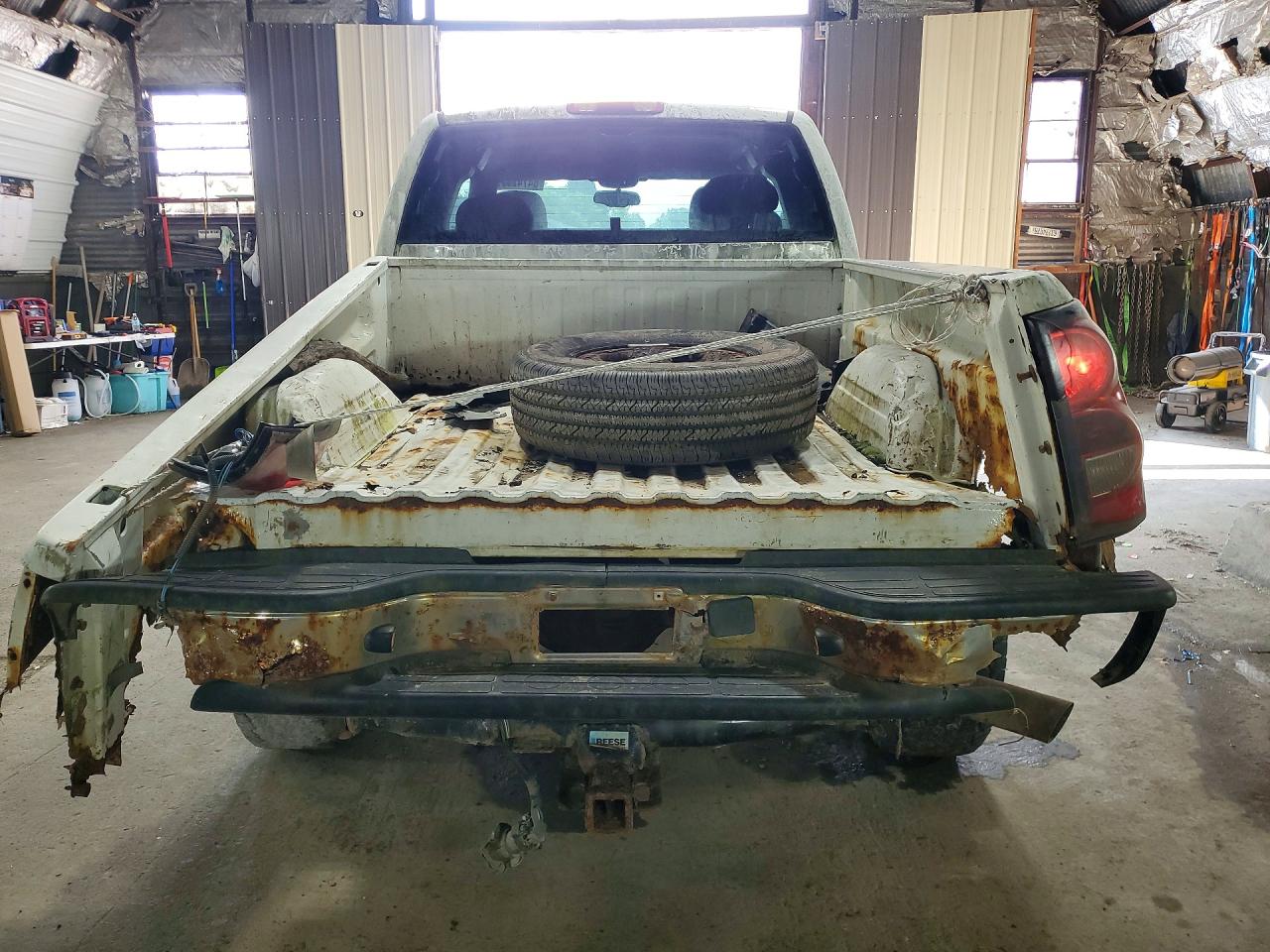 2005 Chevrolet Silverado K2500 Heavy Duty White vin: 1GCHK29U75E313362