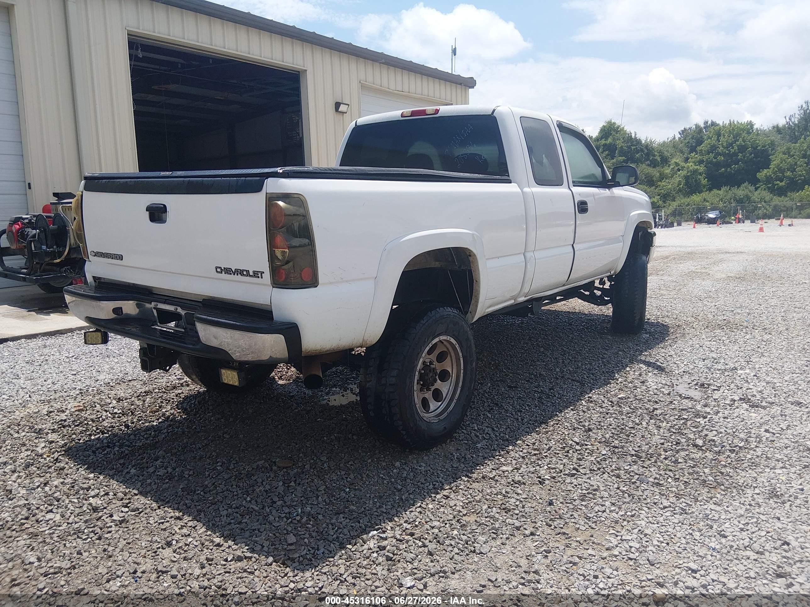 2004 Chevrolet Silverado 2500hd Ls White vin: 1GCHK29U94E208336