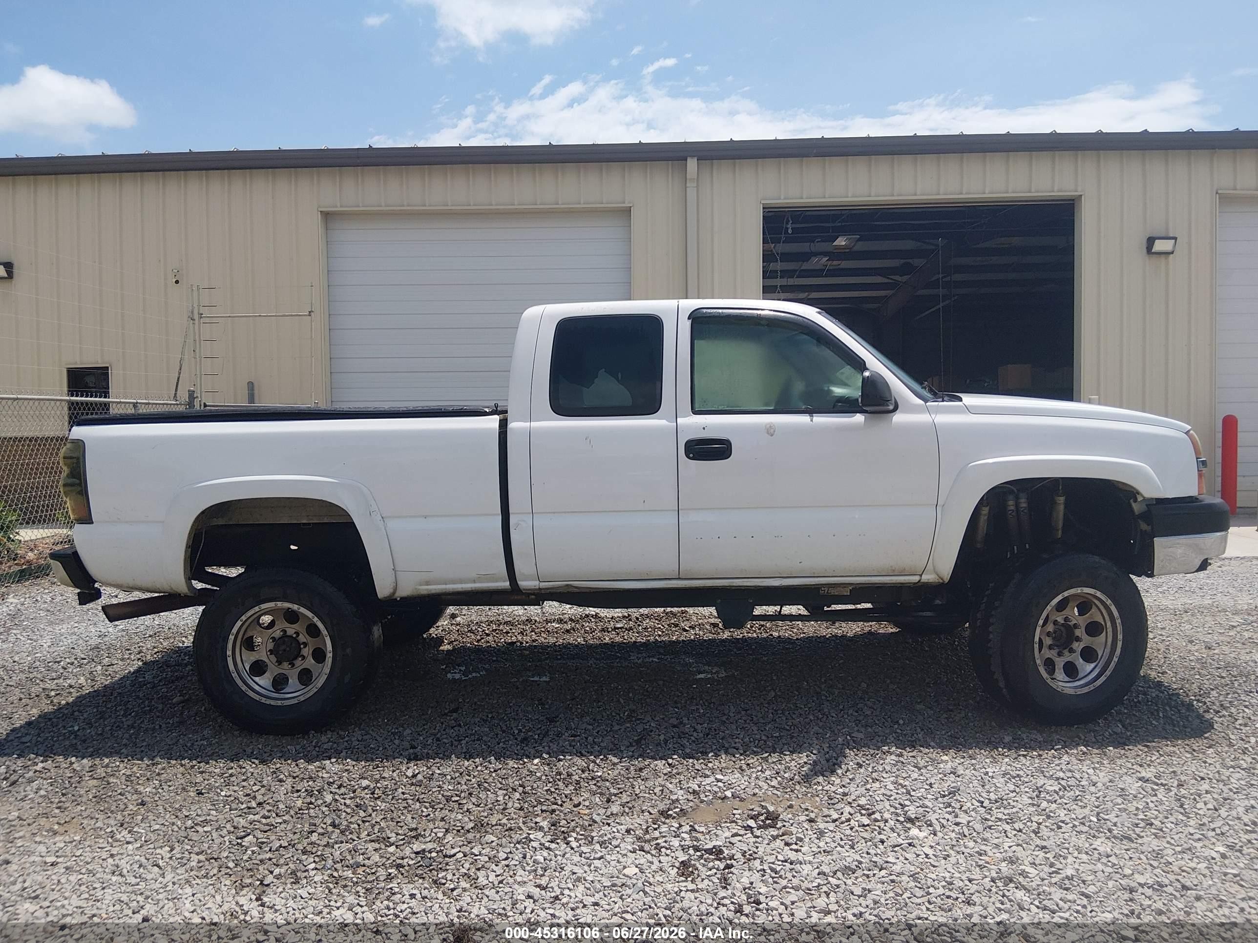 2004 Chevrolet Silverado 2500hd Ls White vin: 1GCHK29U94E208336