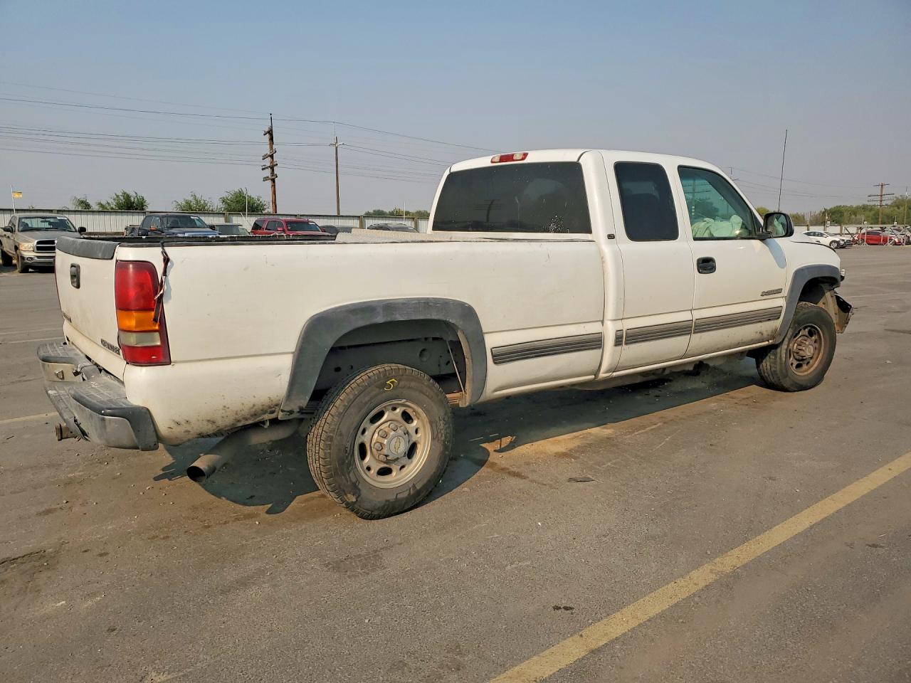 2001 Chevrolet Silverado K2500 Heavy Duty White vin: 1GCHK29UX1E245908