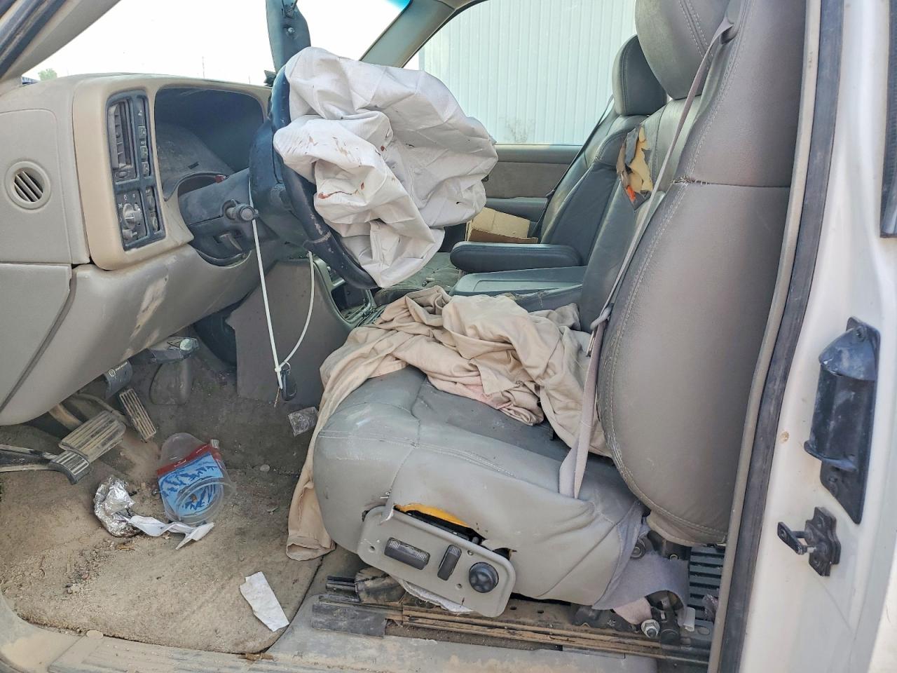 2001 Chevrolet Silverado K2500 Heavy Duty White vin: 1GCHK29UX1E245908