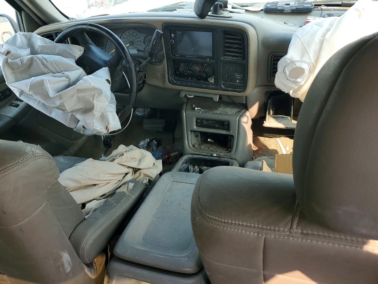 2001 Chevrolet Silverado K2500 Heavy Duty White vin: 1GCHK29UX1E245908