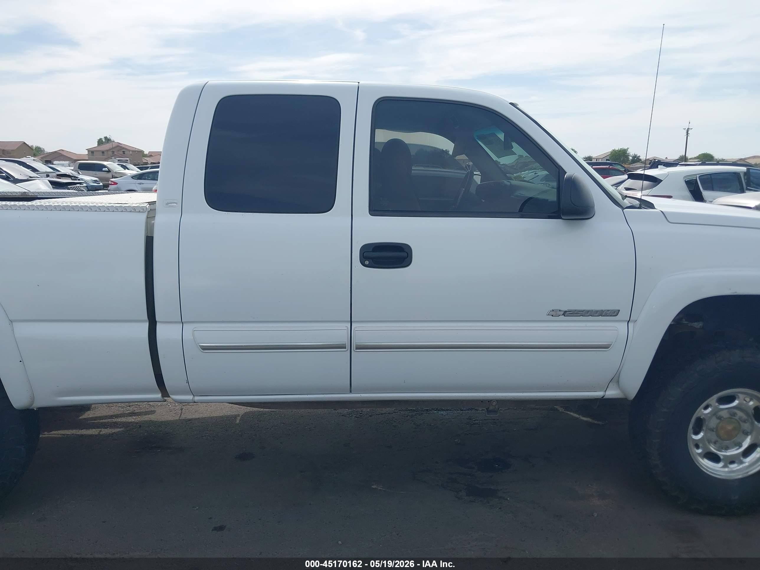 2003 Chevrolet Silverado 2500hd Ls White vin: 1GCHK29UX3E246608
