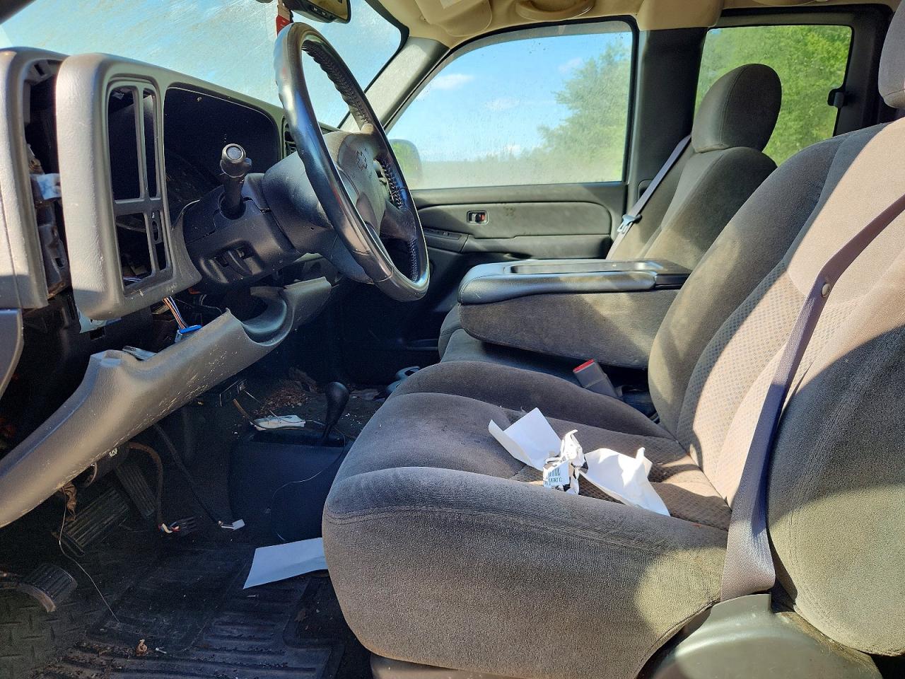 2005 Chevrolet Silverado K2500 Heavy Duty White vin: 1GCHK29UX5E156961