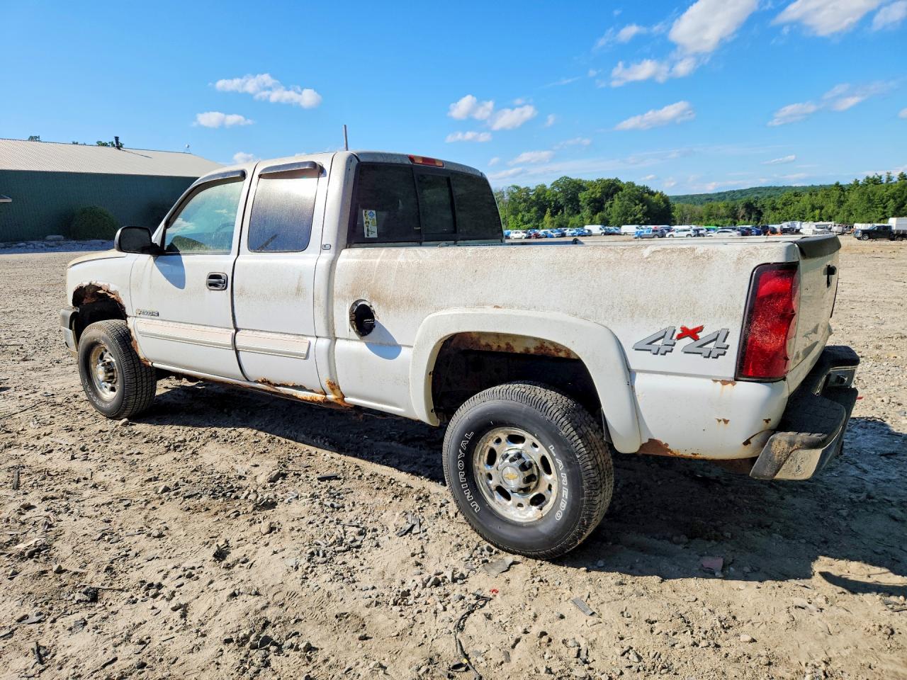 2005 Chevrolet Silverado K2500 Heavy Duty White vin: 1GCHK29UX5E156961