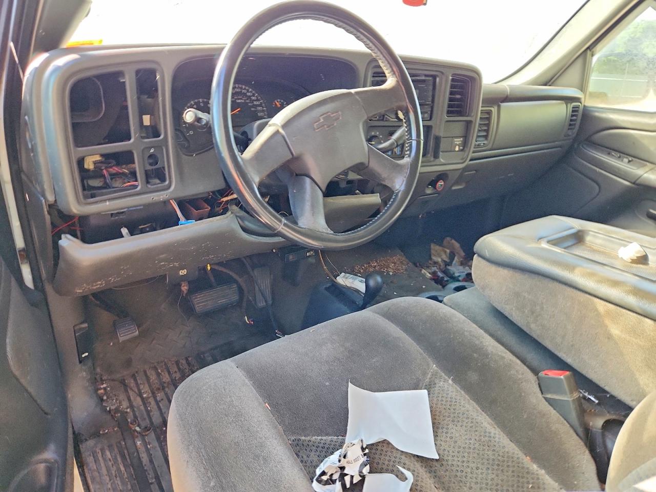2005 Chevrolet Silverado K2500 Heavy Duty White vin: 1GCHK29UX5E156961