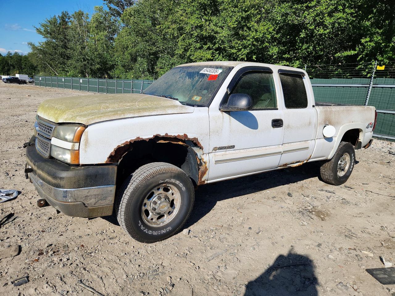 2005 Chevrolet Silverado K2500 Heavy Duty White vin: 1GCHK29UX5E156961