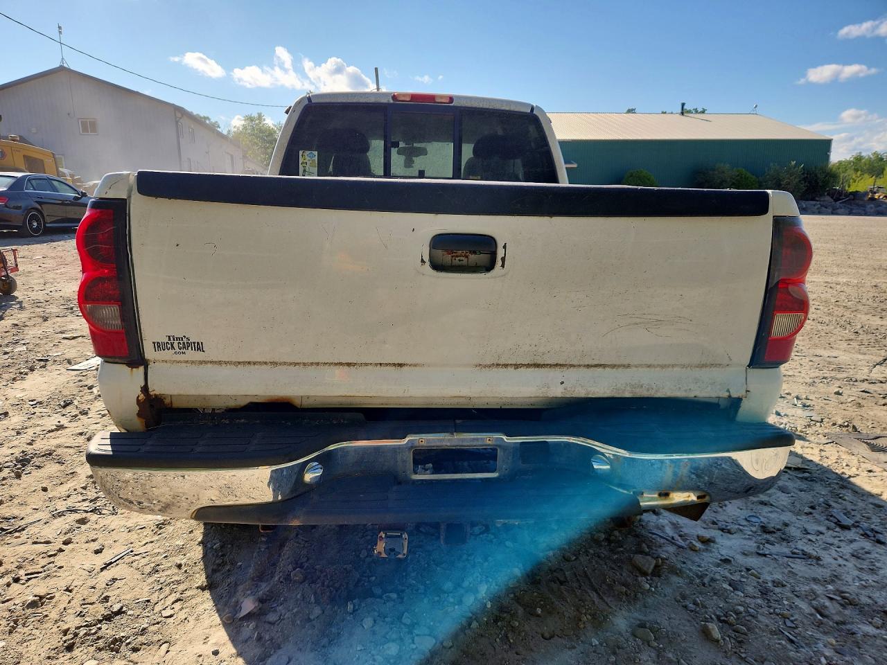 2005 Chevrolet Silverado K2500 Heavy Duty White vin: 1GCHK29UX5E156961