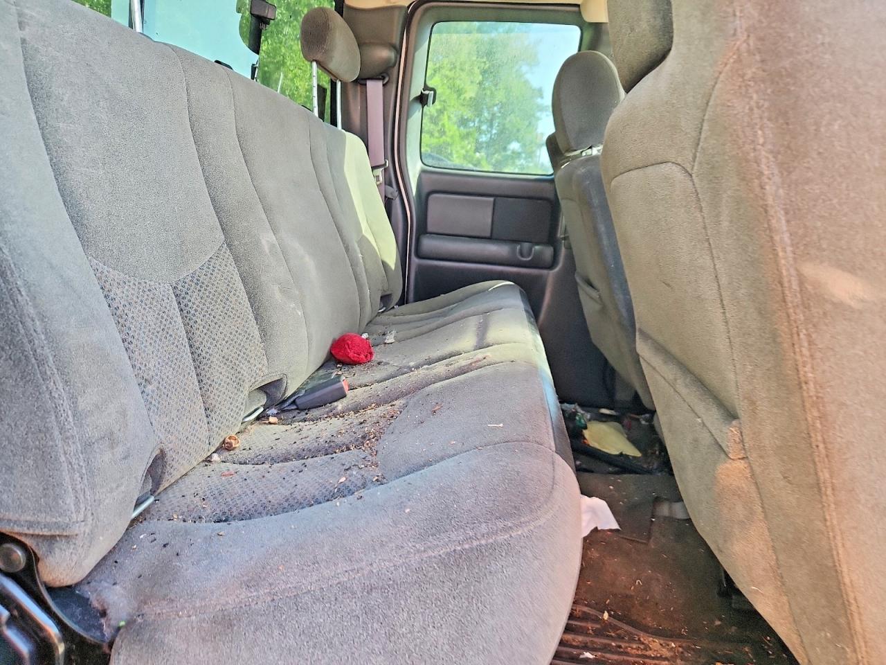 2005 Chevrolet Silverado K2500 Heavy Duty White vin: 1GCHK29UX5E156961