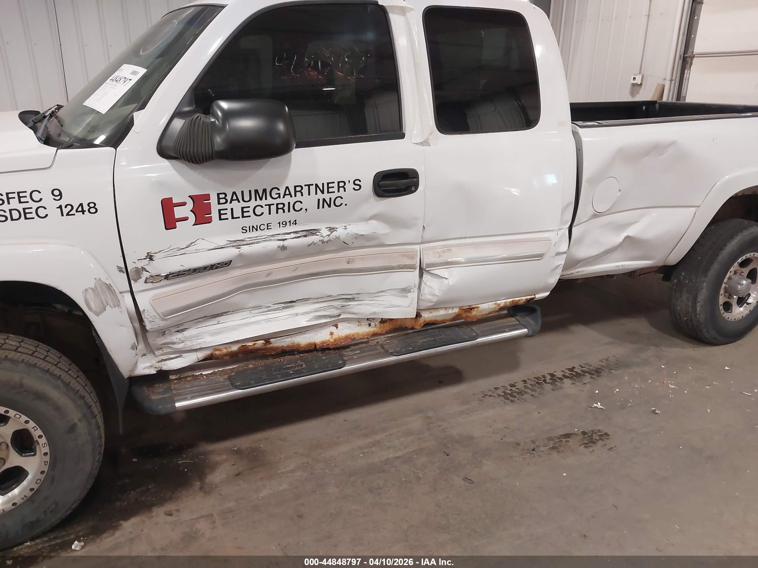 2005 Chevrolet Silverado 2500hd Ls White vin: 1GCHK29UX5E201428