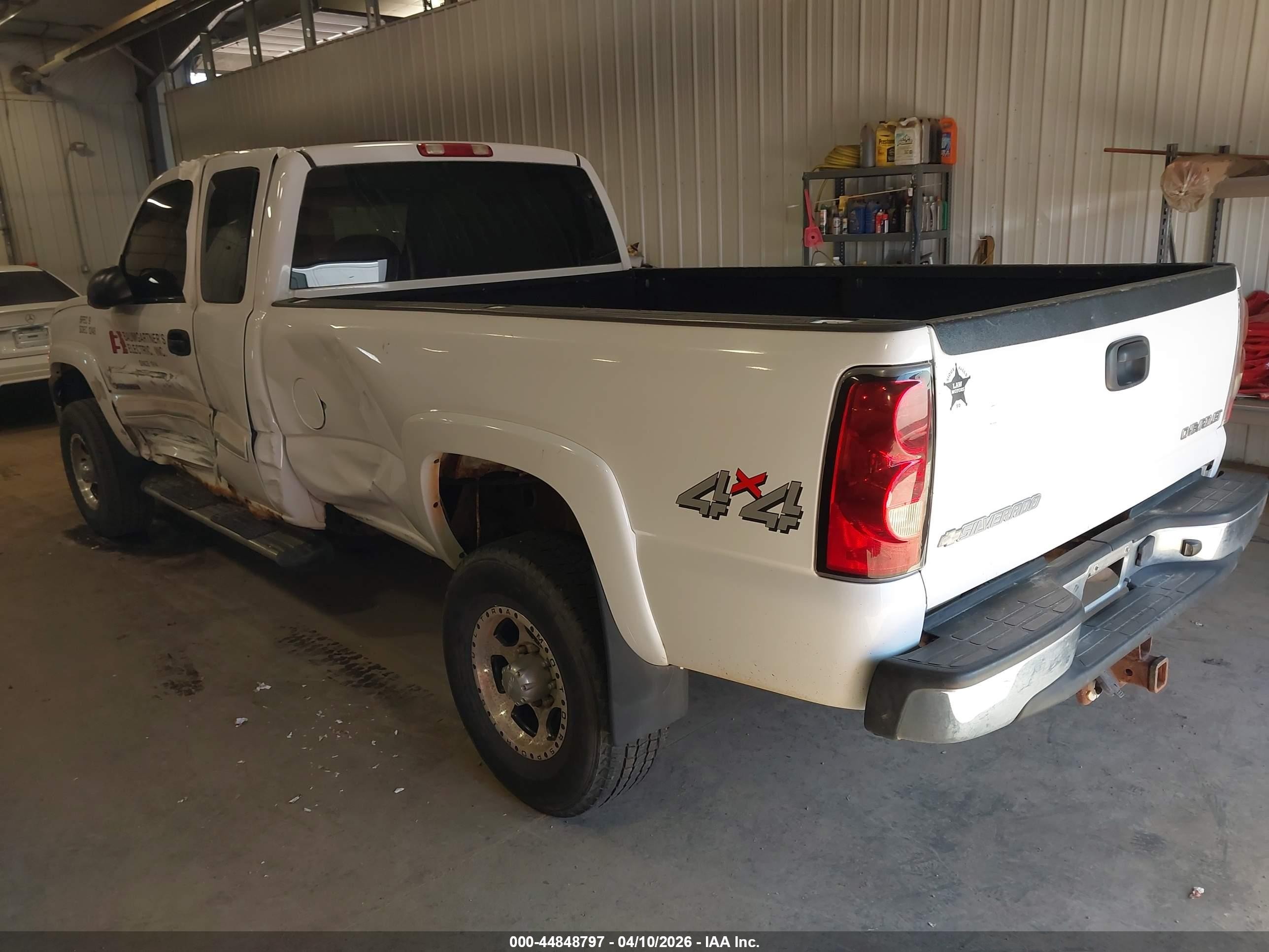 2005 Chevrolet Silverado 2500hd Ls White vin: 1GCHK29UX5E201428