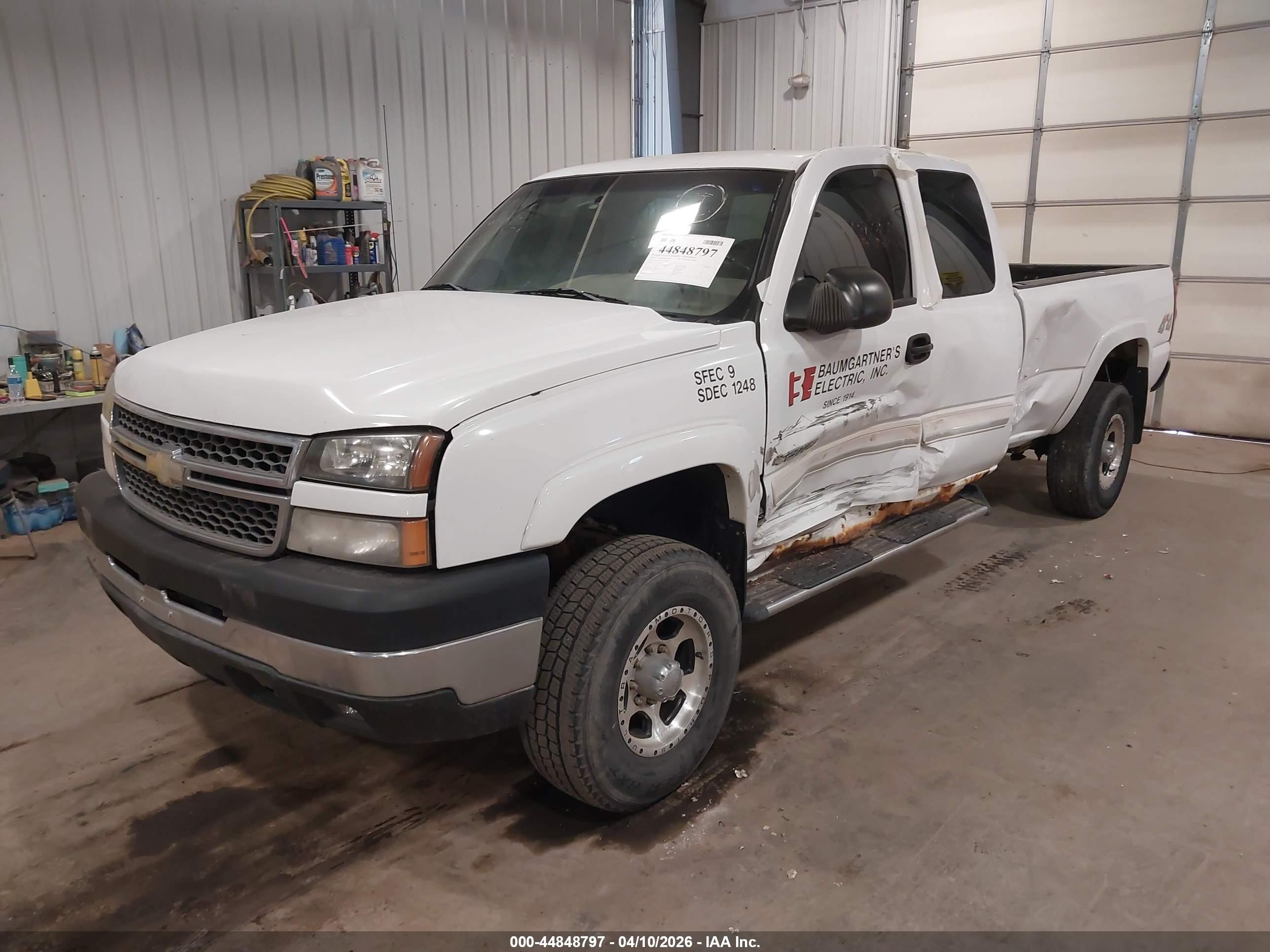 2005 Chevrolet Silverado 2500hd Ls White vin: 1GCHK29UX5E201428