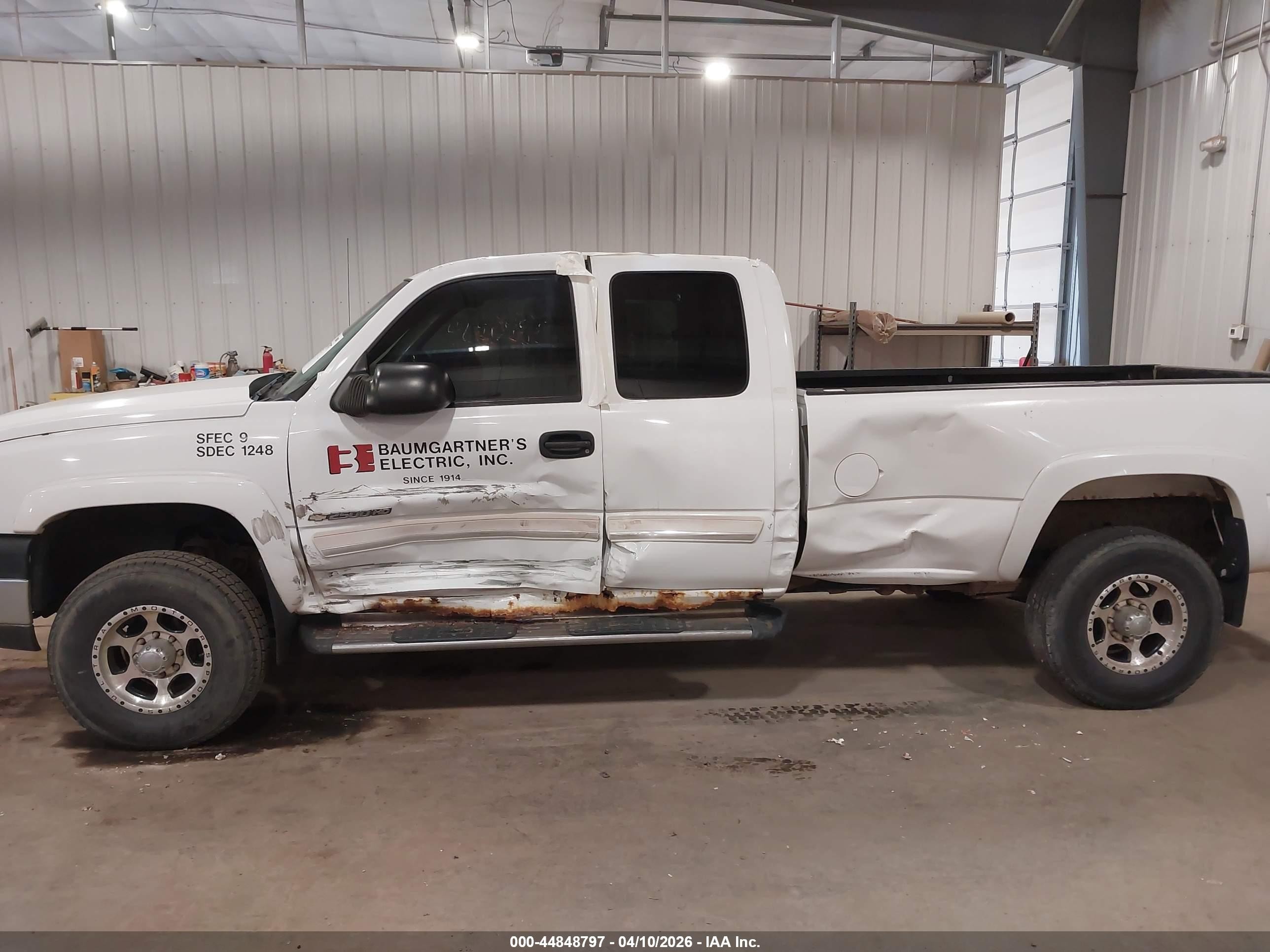2005 Chevrolet Silverado 2500hd Ls White vin: 1GCHK29UX5E201428