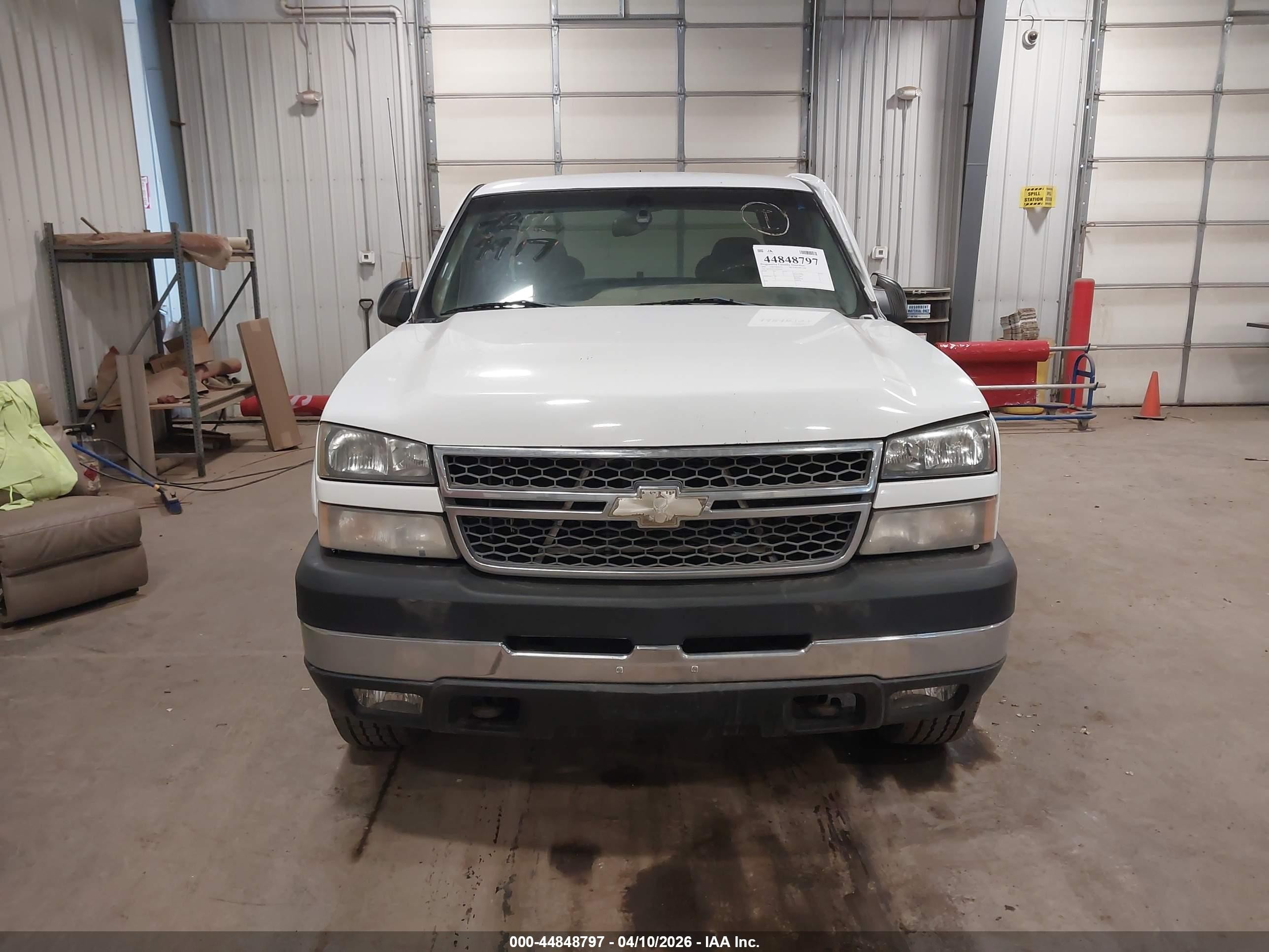 2005 Chevrolet Silverado 2500hd Ls White vin: 1GCHK29UX5E201428