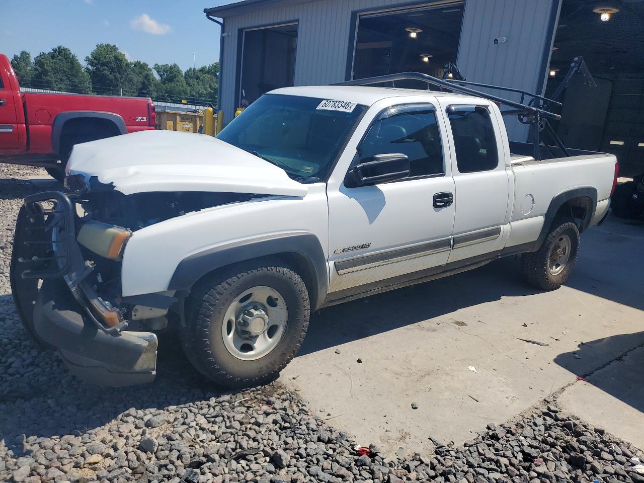 2005 Chevrolet Silverado K2500 Heavy Duty White vin: 1GCHK29UX5E310360