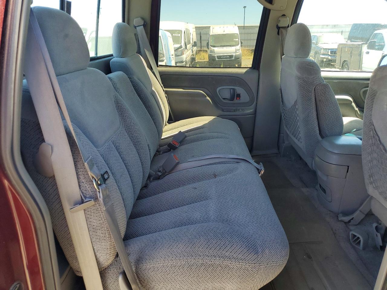 1998 Chevrolet Gmt-400 Burgundy vin: 1GCHK33J1WF024283