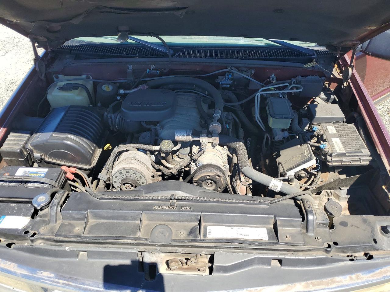 1998 Chevrolet Gmt-400 Burgundy vin: 1GCHK33J1WF024283