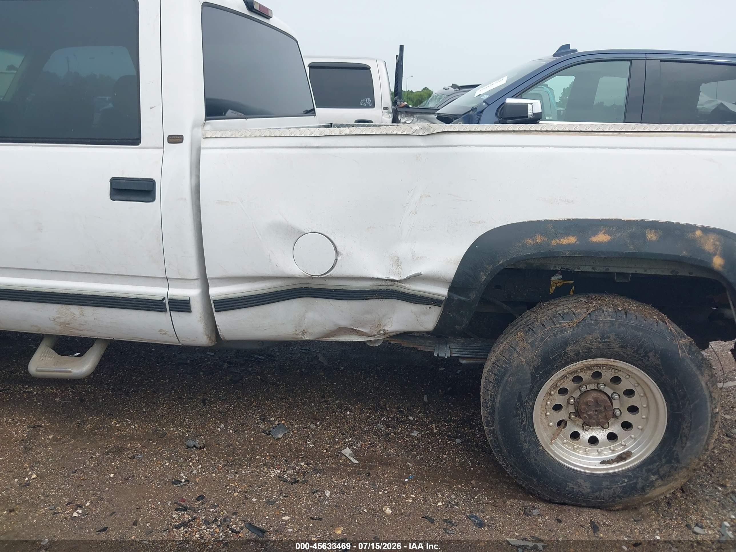 1998 Chevrolet K3500   White vin: 1GCHK33J2WF048270
