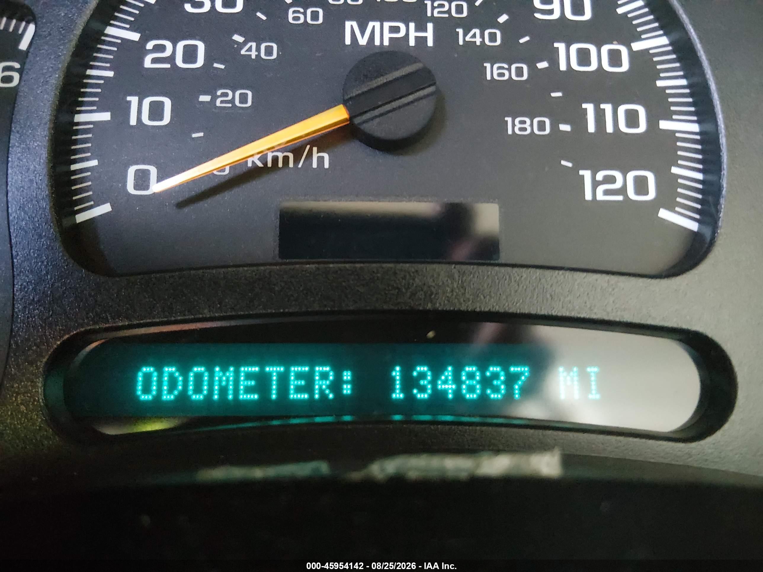 2005 Chevrolet Silverado 3500 Work Truck White vin: 1GCHK33U55F937525