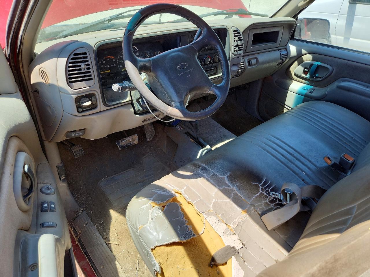 1998 Chevrolet Gmt-400 K3500 Red vin: 1GCHK34F9WF018645