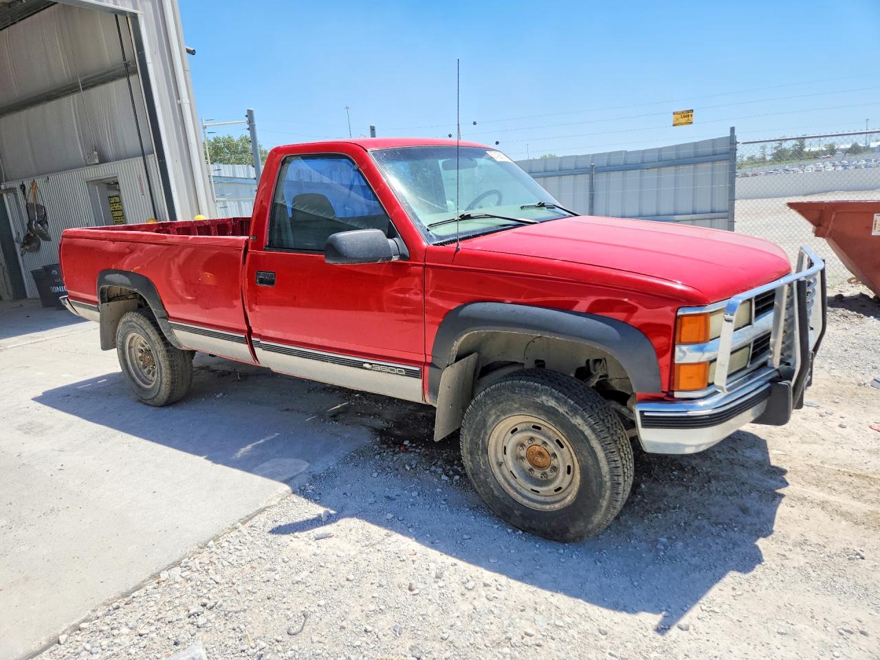 1998 Chevrolet Gmt-400 K3500 Red vin: 1GCHK34F9WF018645