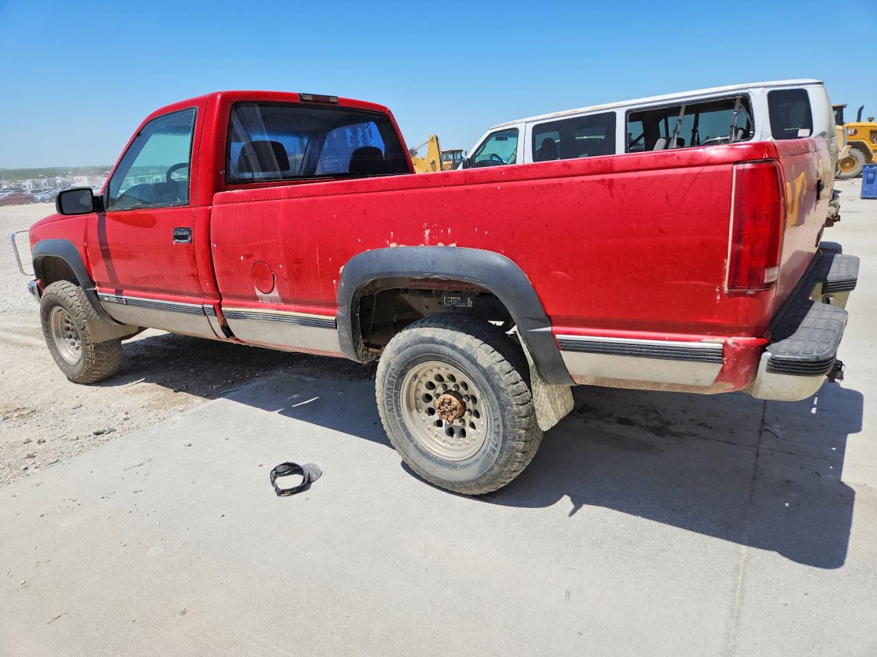 1998 Chevrolet Gmt-400 K3500 Red vin: 1GCHK34F9WF018645