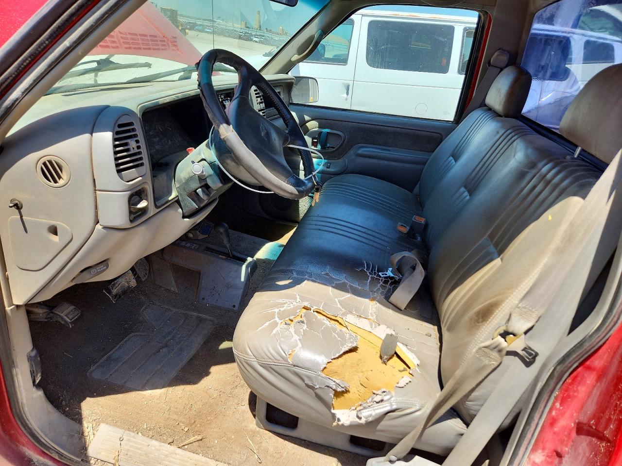 1998 Chevrolet Gmt-400 K3500 Red vin: 1GCHK34F9WF018645