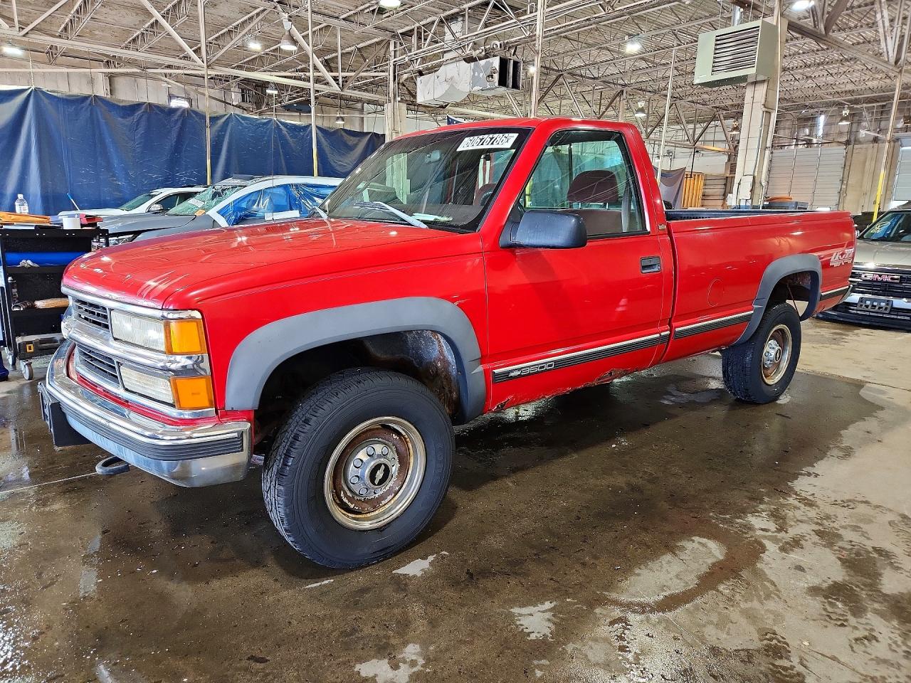 1998 Chevrolet Gmt-400 K3500 Red vin: 1GCHK34R8WZ263011