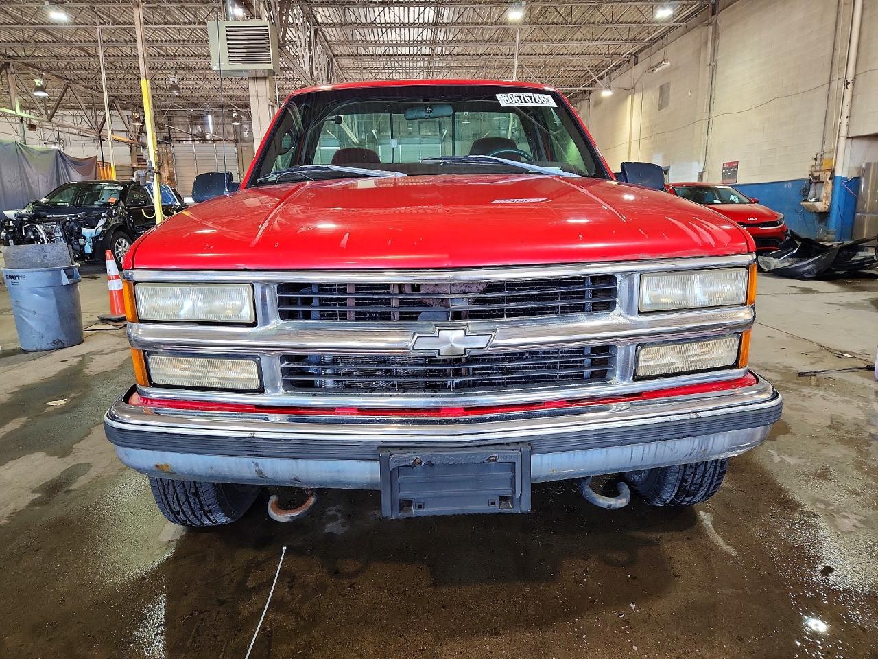 1998 Chevrolet Gmt-400 K3500 Red vin: 1GCHK34R8WZ263011