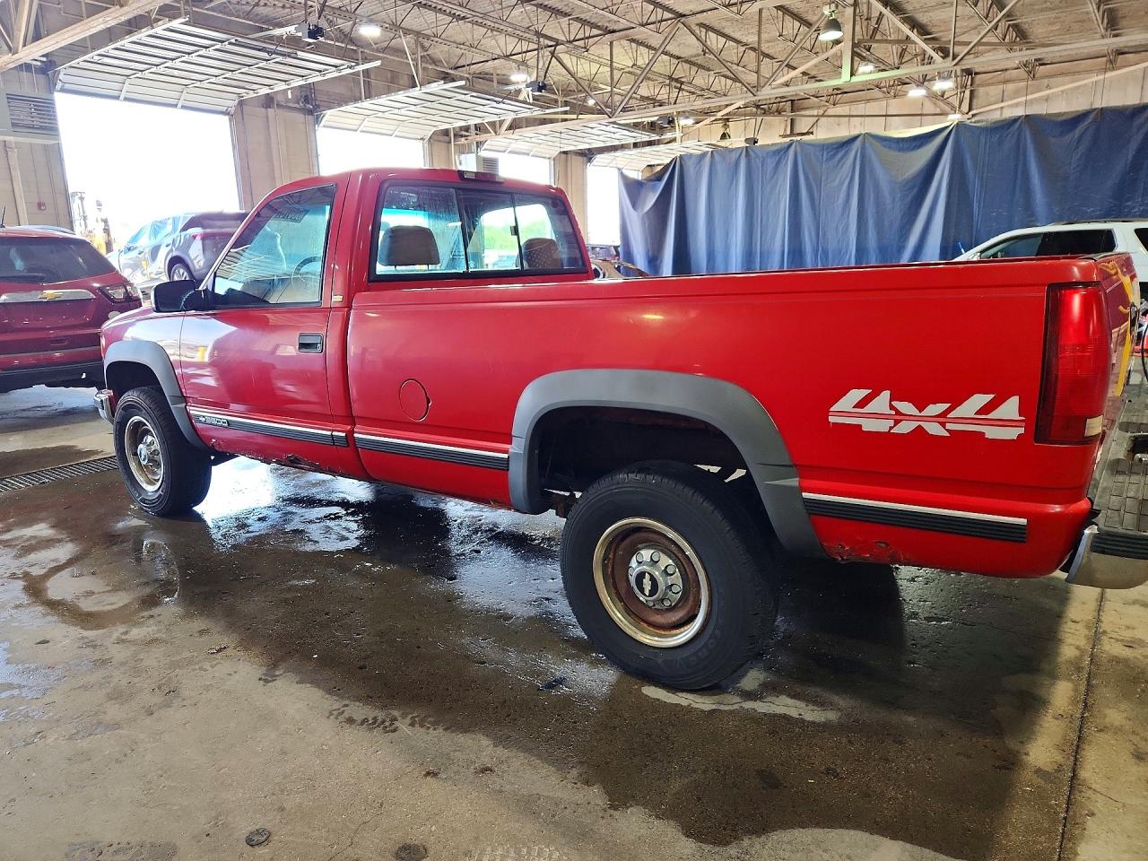 1998 Chevrolet Gmt-400 K3500 Red vin: 1GCHK34R8WZ263011