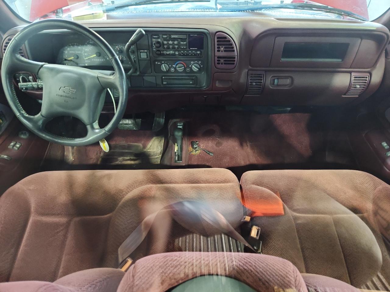1998 Chevrolet Gmt-400 K3500 Red vin: 1GCHK34R8WZ263011 Damage: Right Front Carpet, Stained, Permanent