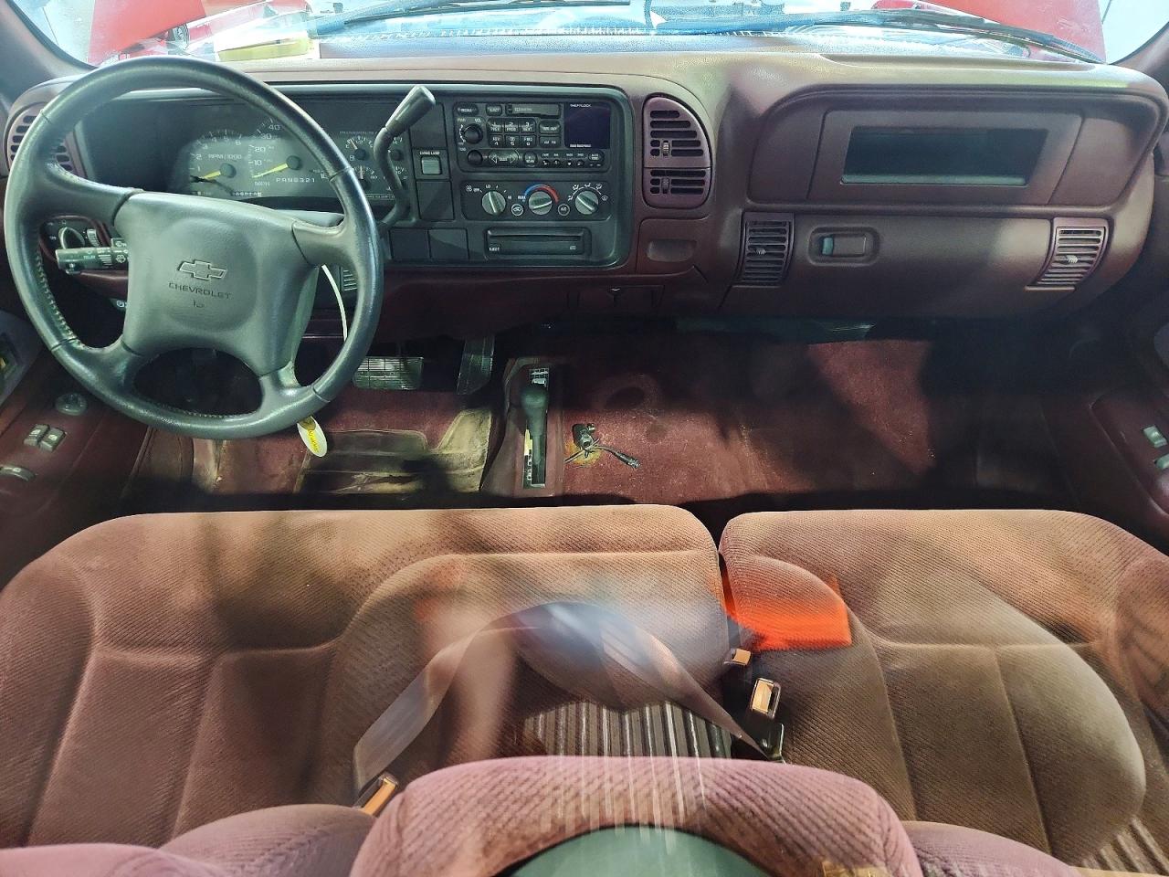 1998 Chevrolet Gmt-400 K3500 Red vin: 1GCHK34R8WZ263011