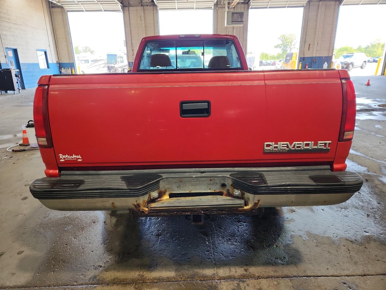 1998 Chevrolet Gmt-400 K3500 Red vin: 1GCHK34R8WZ263011 Damage: Tailgate, Dent(S) W/ Paint Dmg, 1 To 2 Inches