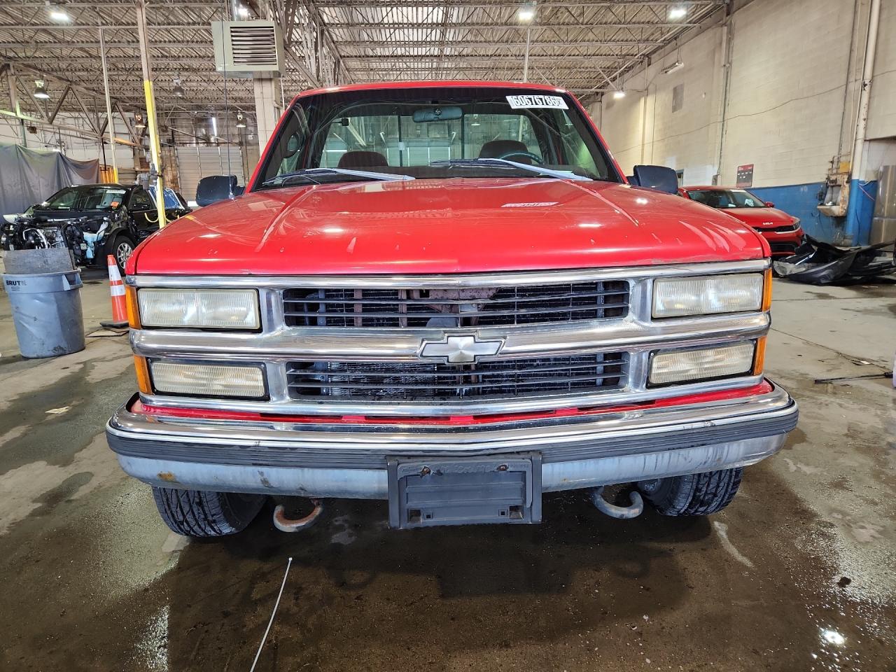 1998 Chevrolet Gmt-400 K3500 Red vin: 1GCHK34R8WZ263011 Damage: Hood, Rust, 1/2 To 1 Inch