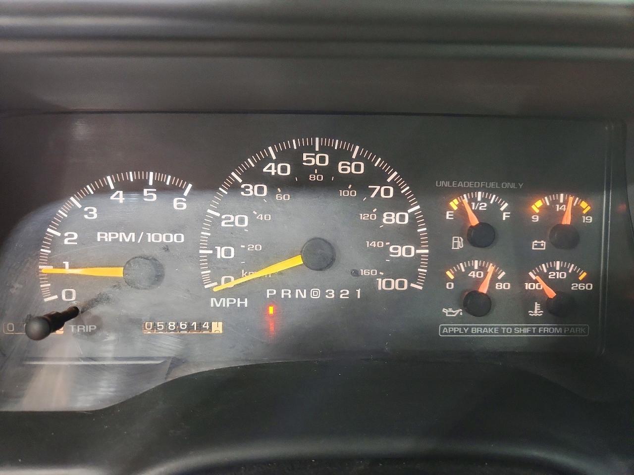1998 Chevrolet Gmt-400 K3500 Red vin: 1GCHK34R8WZ263011