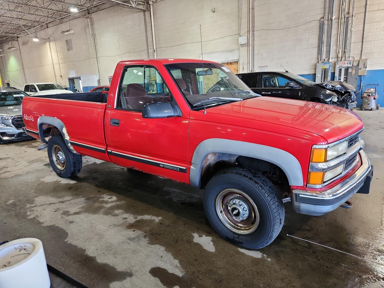 1998 Chevrolet Gmt-400 K3500 Red vin: 1GCHK34R8WZ263011 Damage: Right Front Door, Severe Damage, Replacement Required