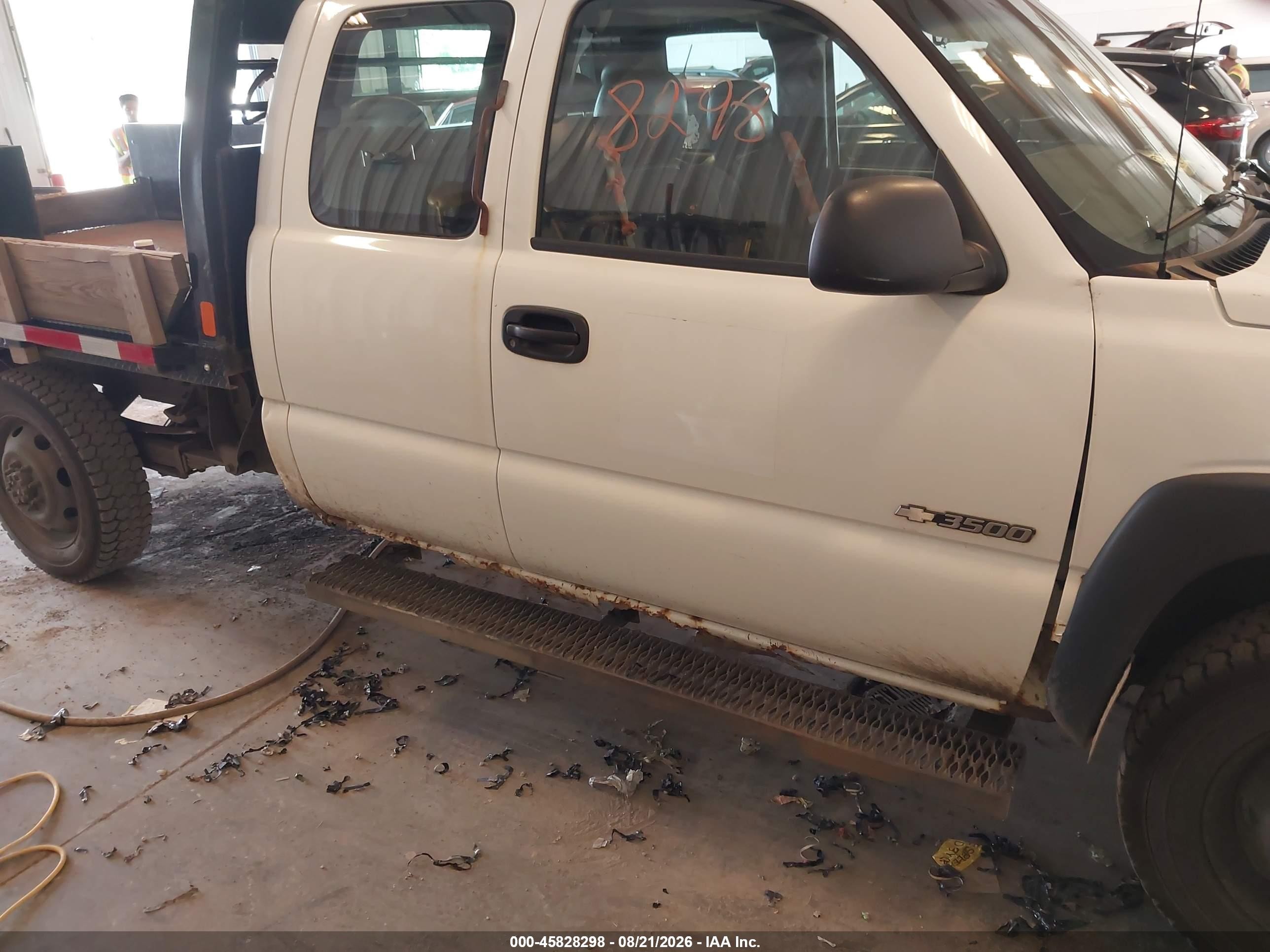 2006 Chevrolet Silverado 3500 Work Truck Белый vin: 1GCHK39U46E129553