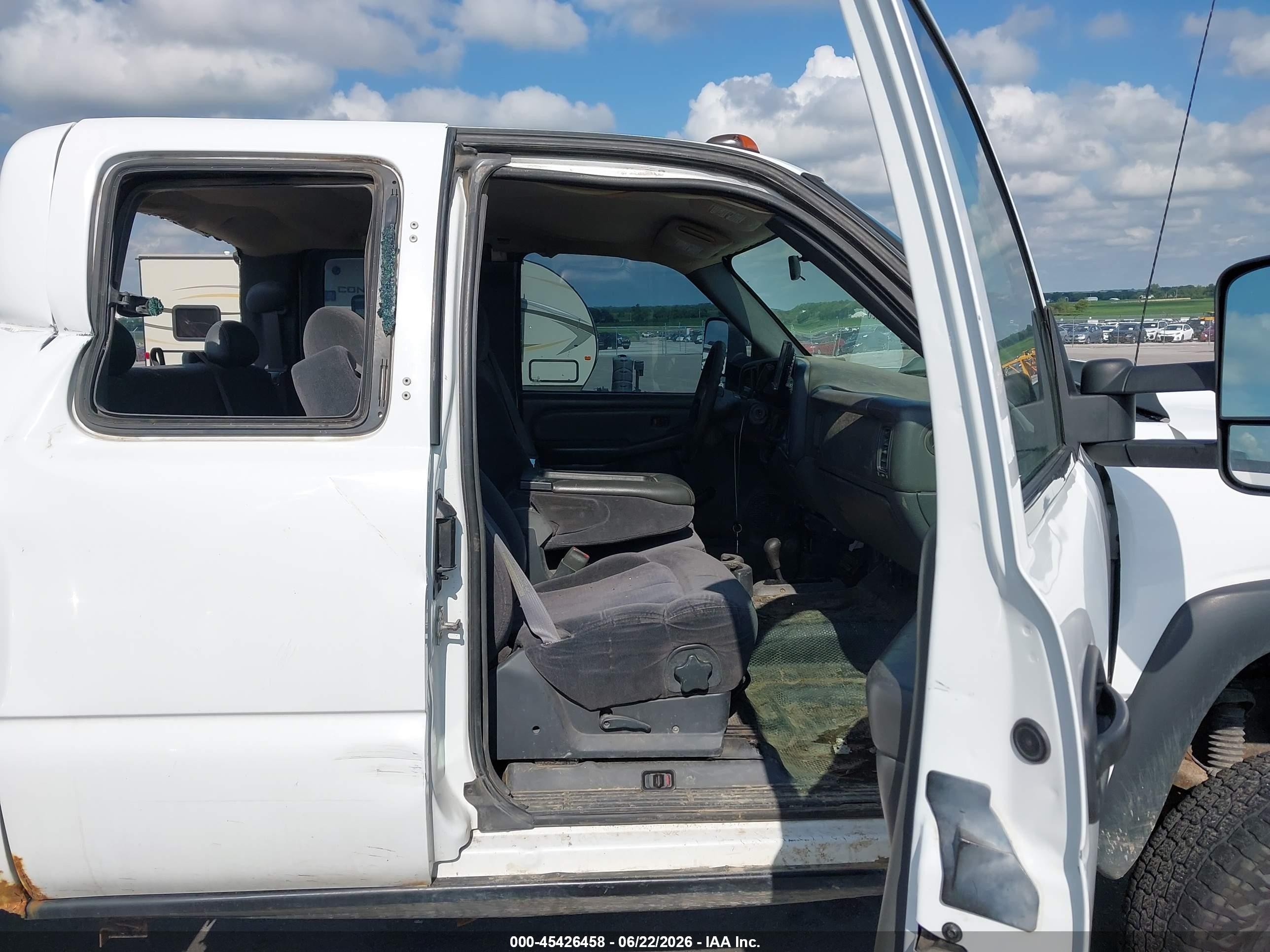2007 Chevrolet Silverado 3500 Classic Work Truck Белый vin: 1GCHK39U47E155992