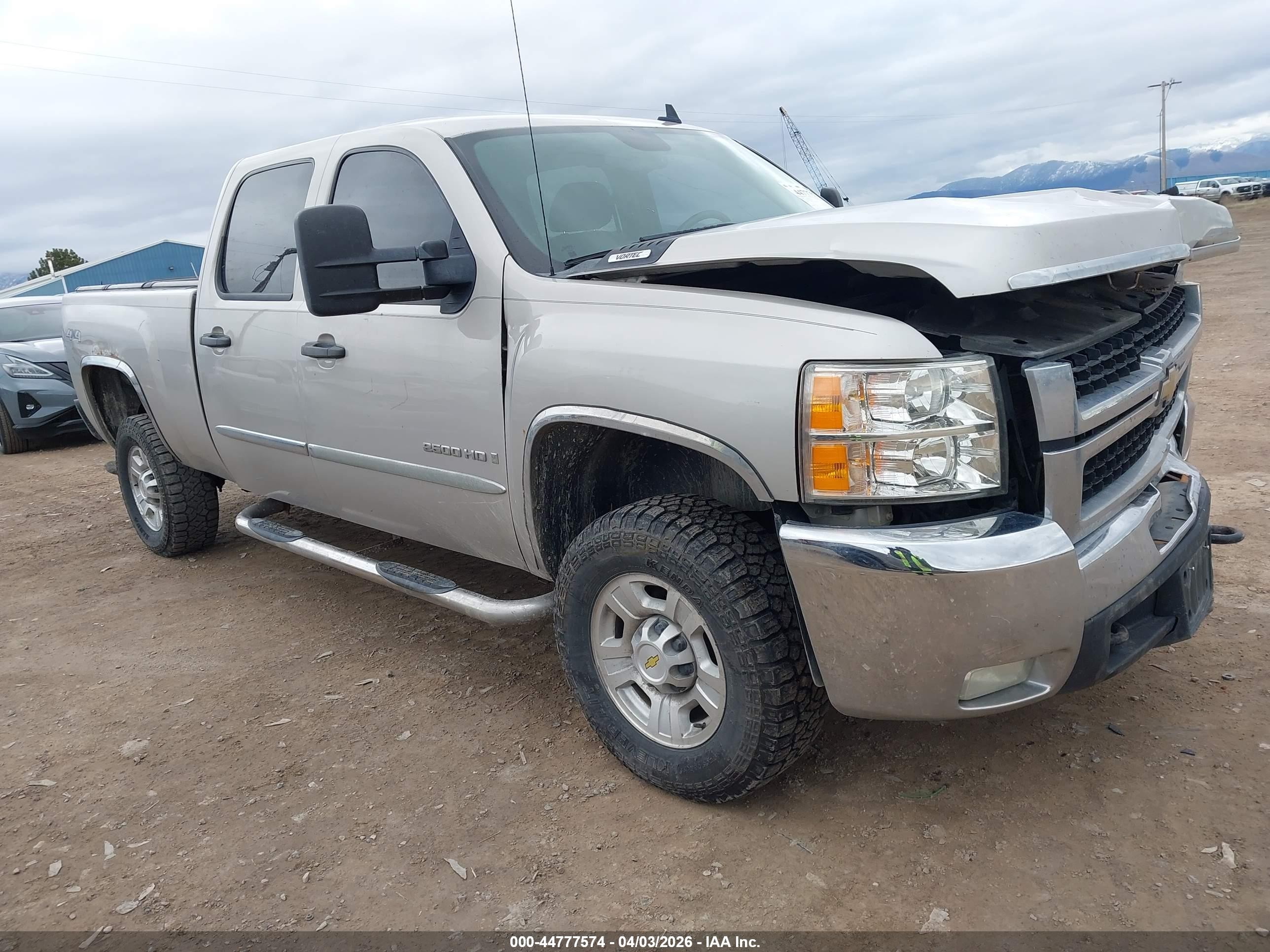 1GCHK43KX9F125826
