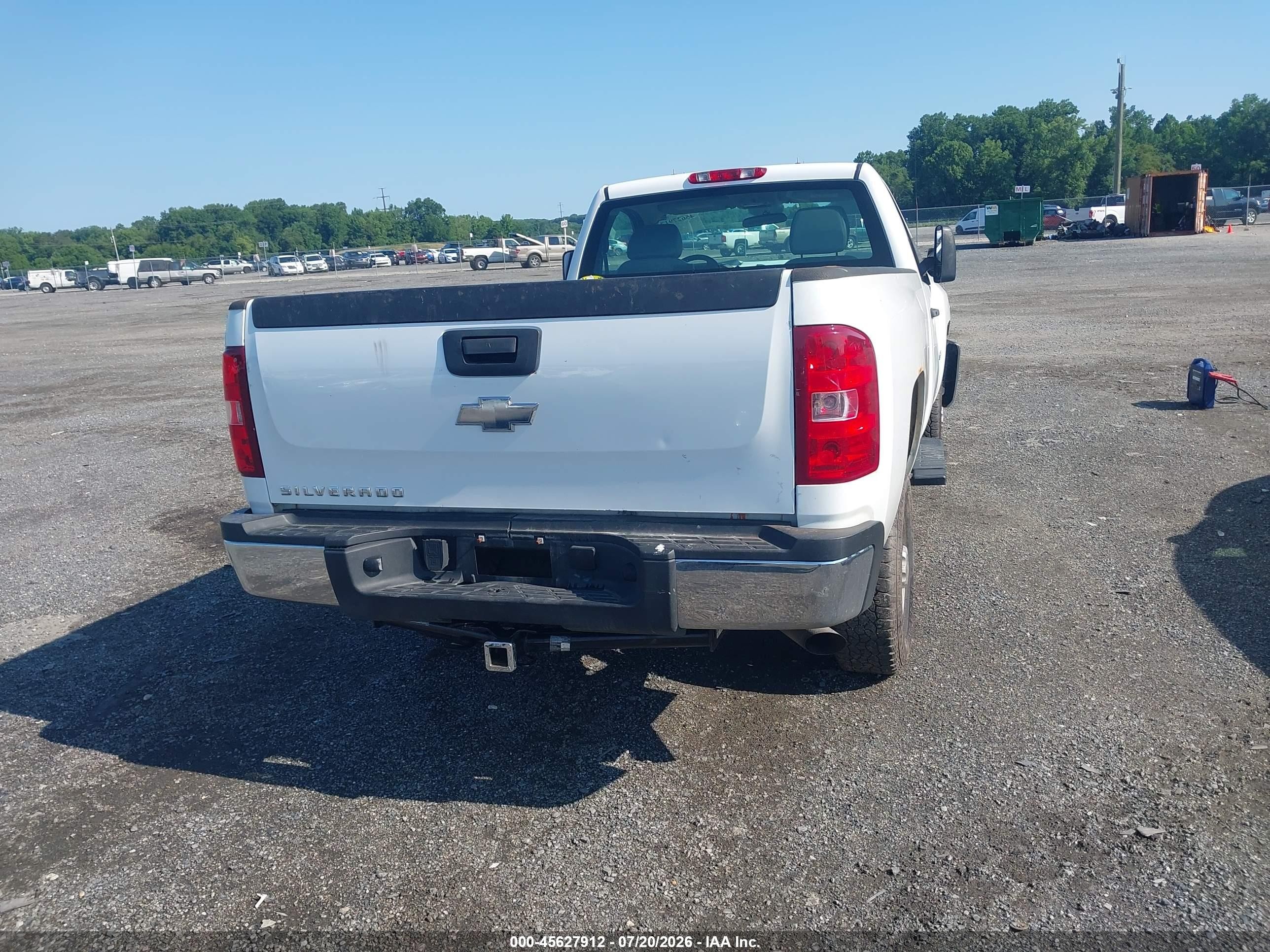 2009 Chevrolet Silverado 2500hd Work Truck White vin: 1GCHK44K69F175136