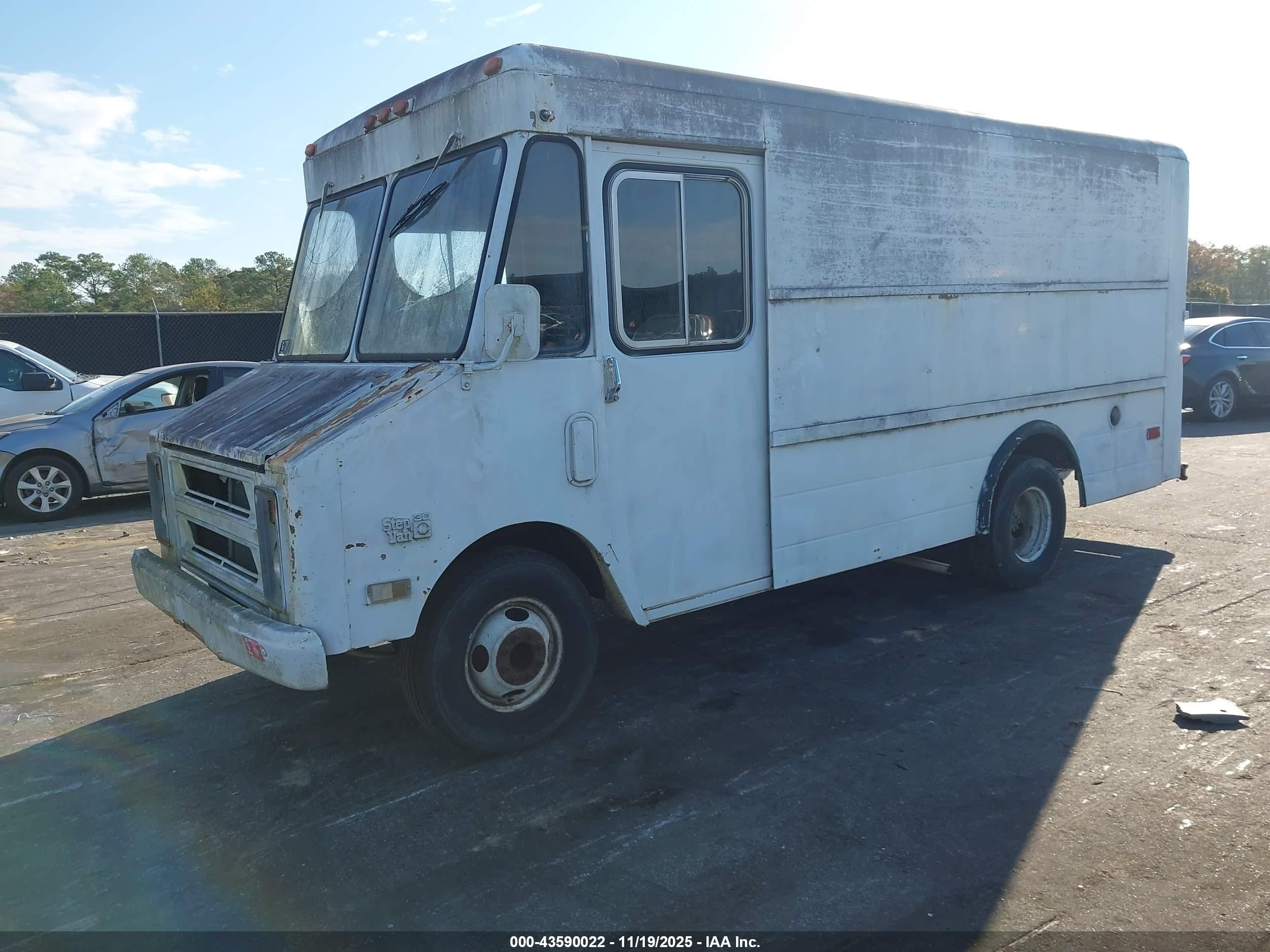 1983 Chevrolet P30   Белый vin: 1GCHP32M9D3324133