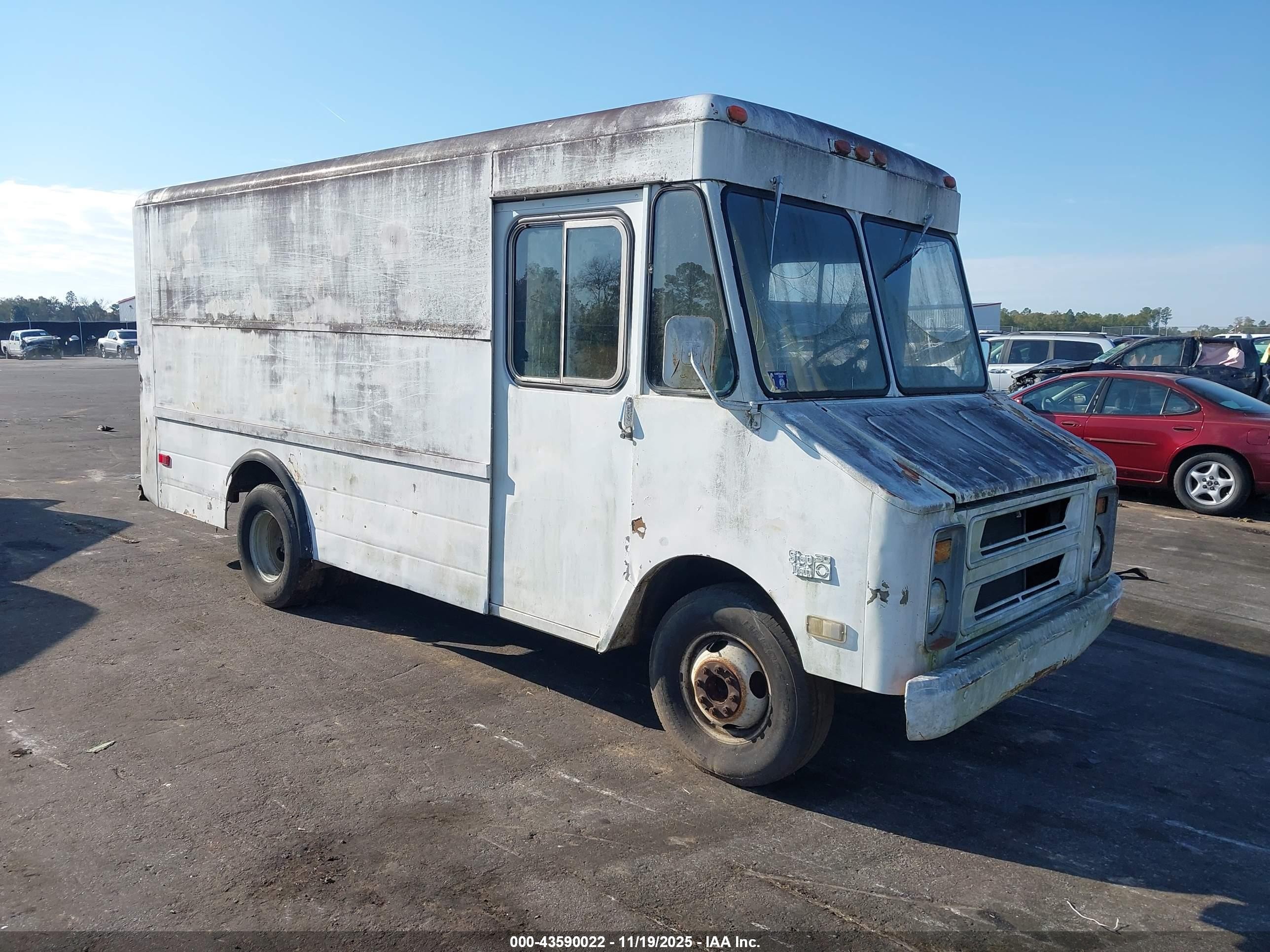 1983 Chevrolet P30   Белый vin: 1GCHP32M9D3324133