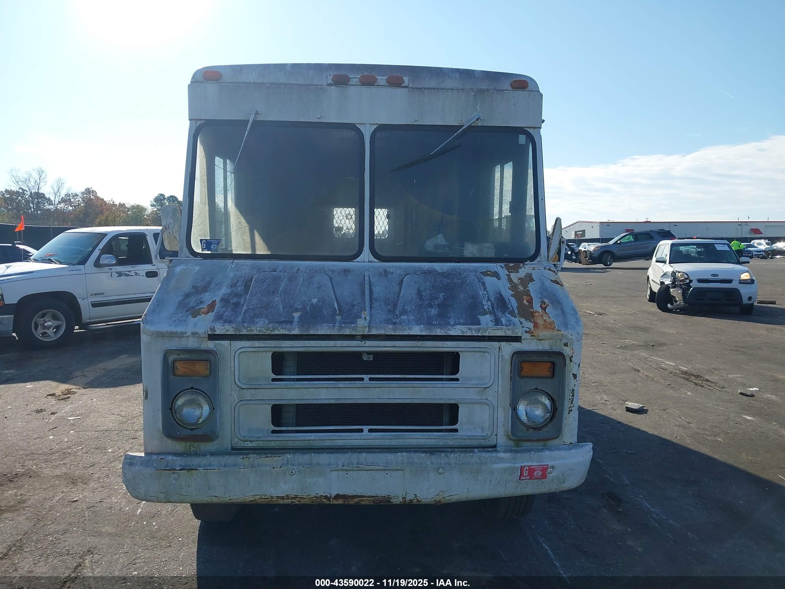 1983 Chevrolet P30   Белый vin: 1GCHP32M9D3324133