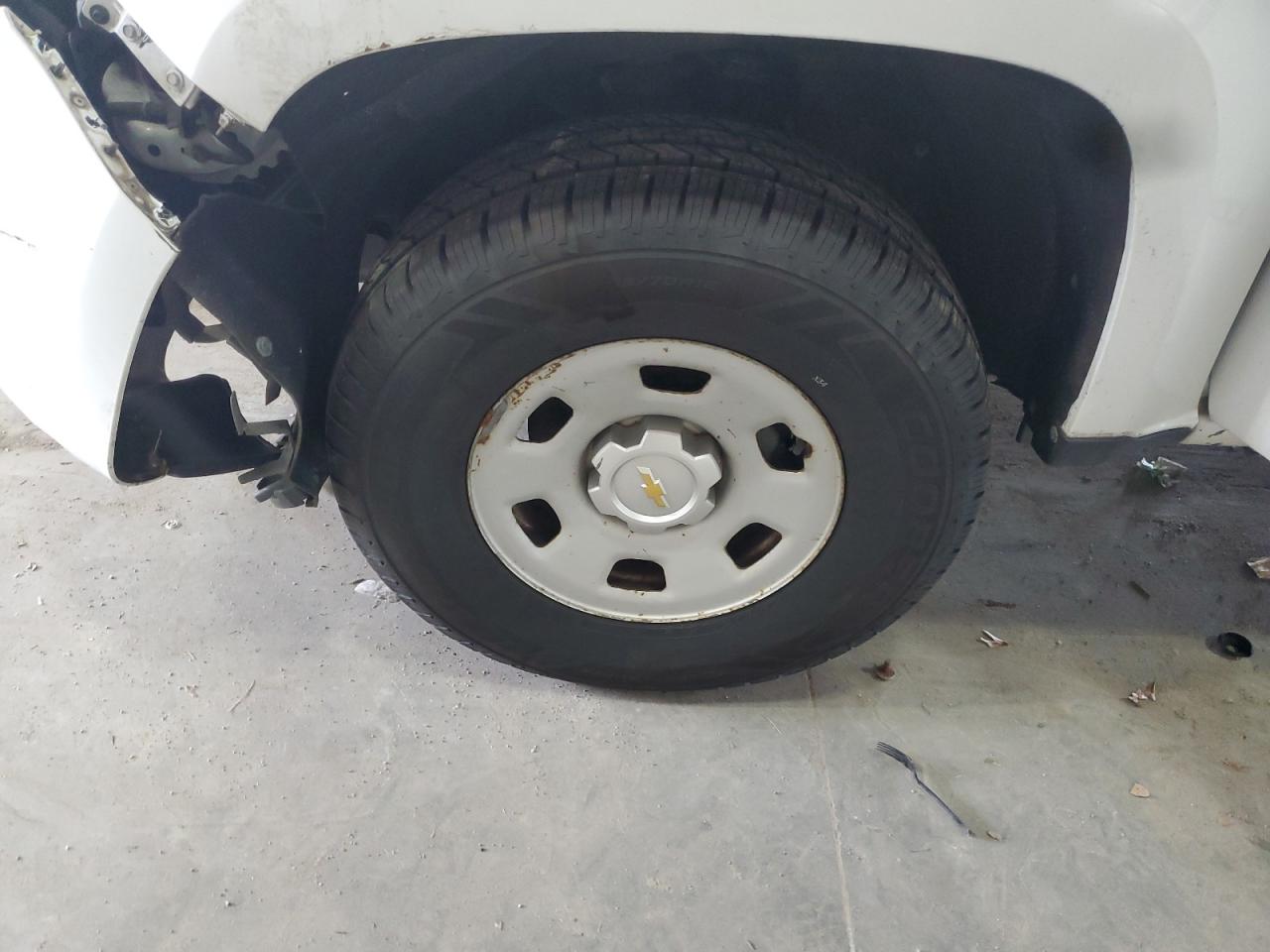 2015 Chevrolet Colorado Белый vin: 1GCHSAEA3F1178878 Damage: Left Front Wheel, Curb Rash, > 12 Inches