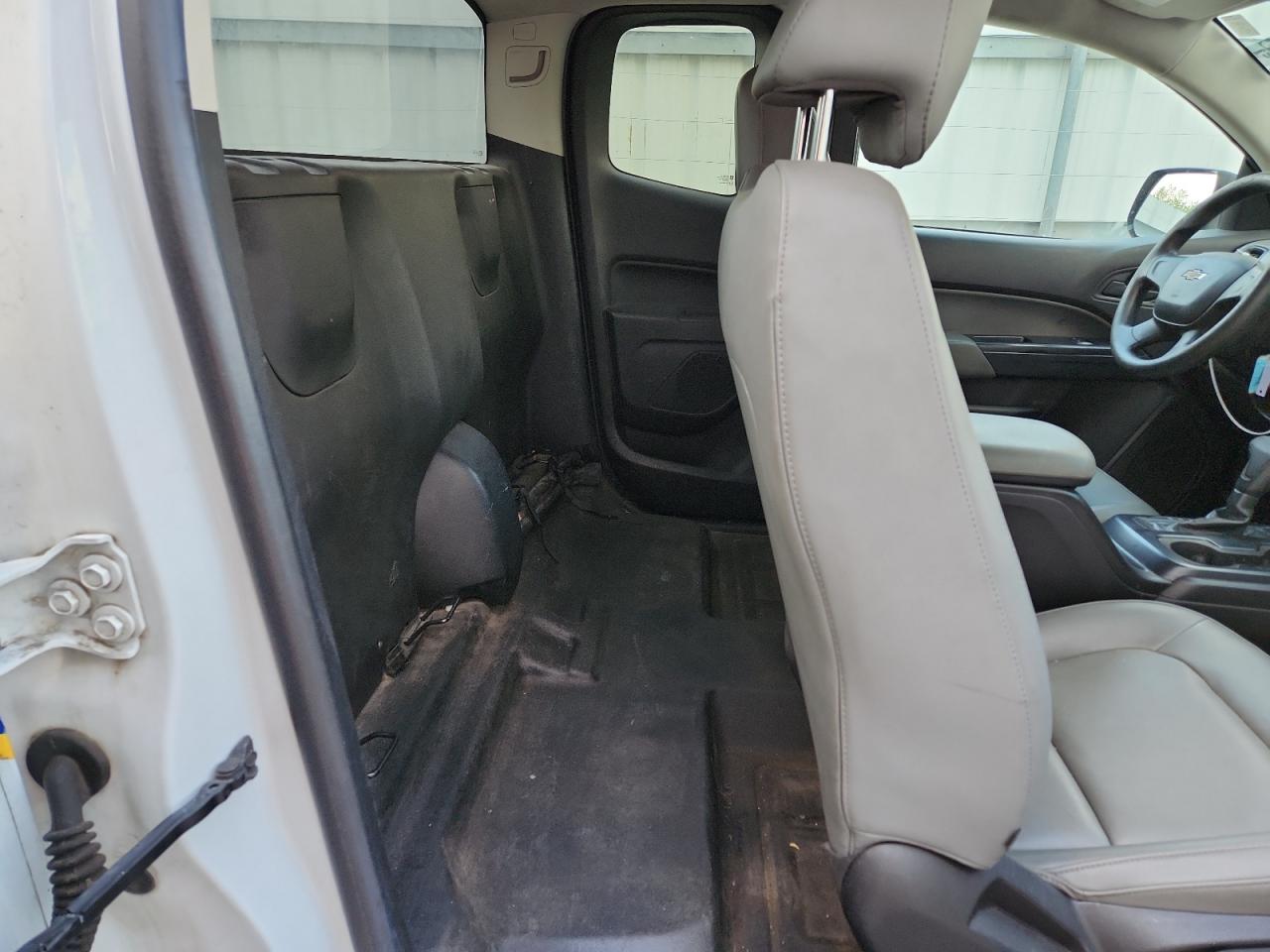 2015 Chevrolet Colorado White vin: 1GCHSAEA9F1189190 Damage: Left Rear Seat, Missing, Replacement Required