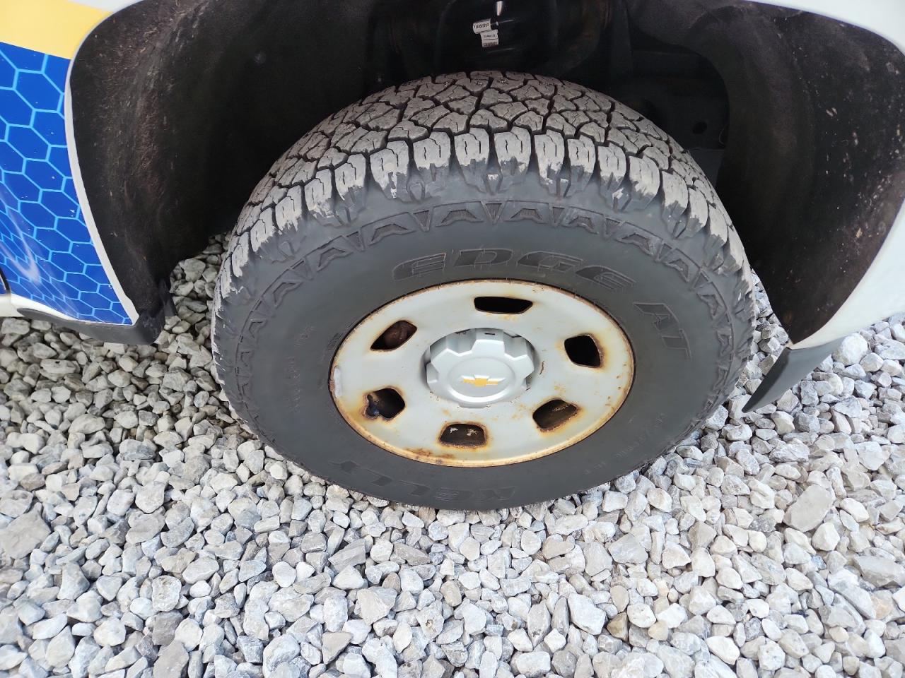 2015 Chevrolet Colorado White vin: 1GCHSAEA9F1189190 Damage: Right Front Wheel, Rust, Repair Required