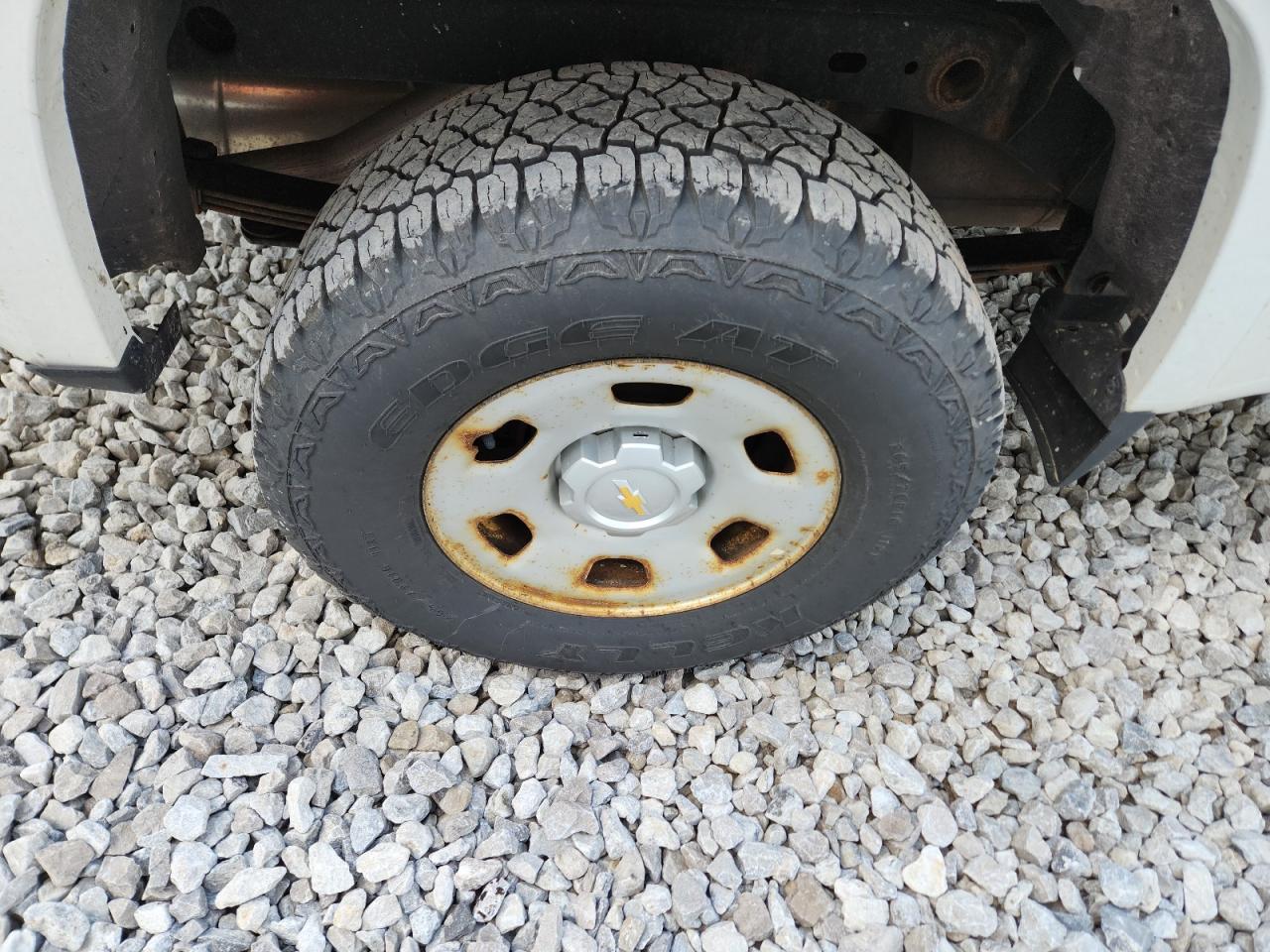 2015 Chevrolet Colorado White vin: 1GCHSAEA9F1189190 Damage: Right Rear Wheel, Rust, Repair Required