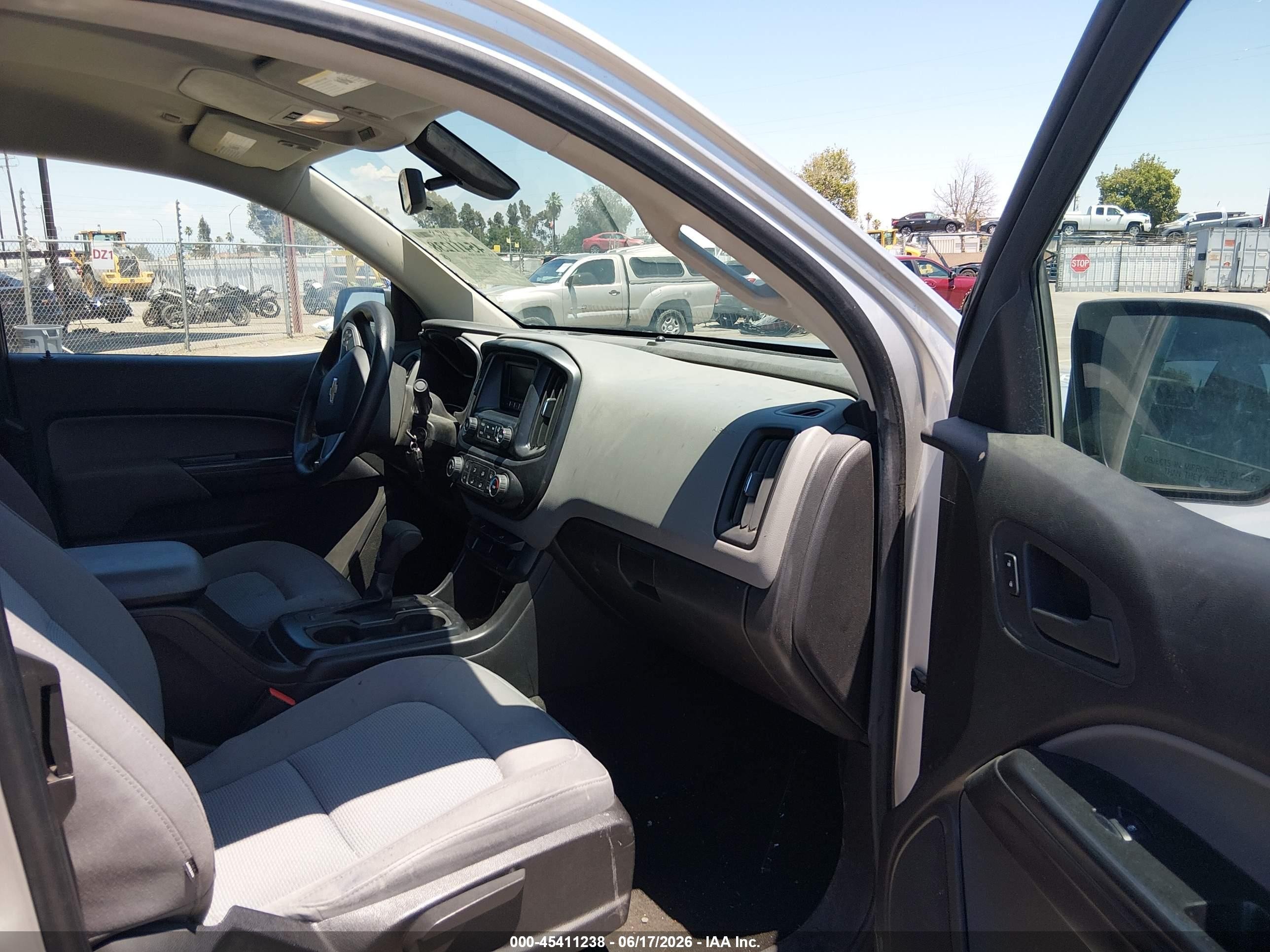 2015 Chevrolet Colorado 2wd Wt Silver vin: 1GCHSAEAXF1231737