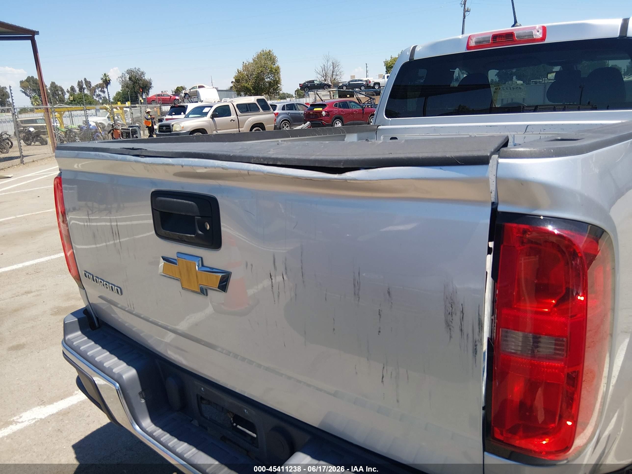 2015 Chevrolet Colorado 2wd Wt Silver vin: 1GCHSAEAXF1231737