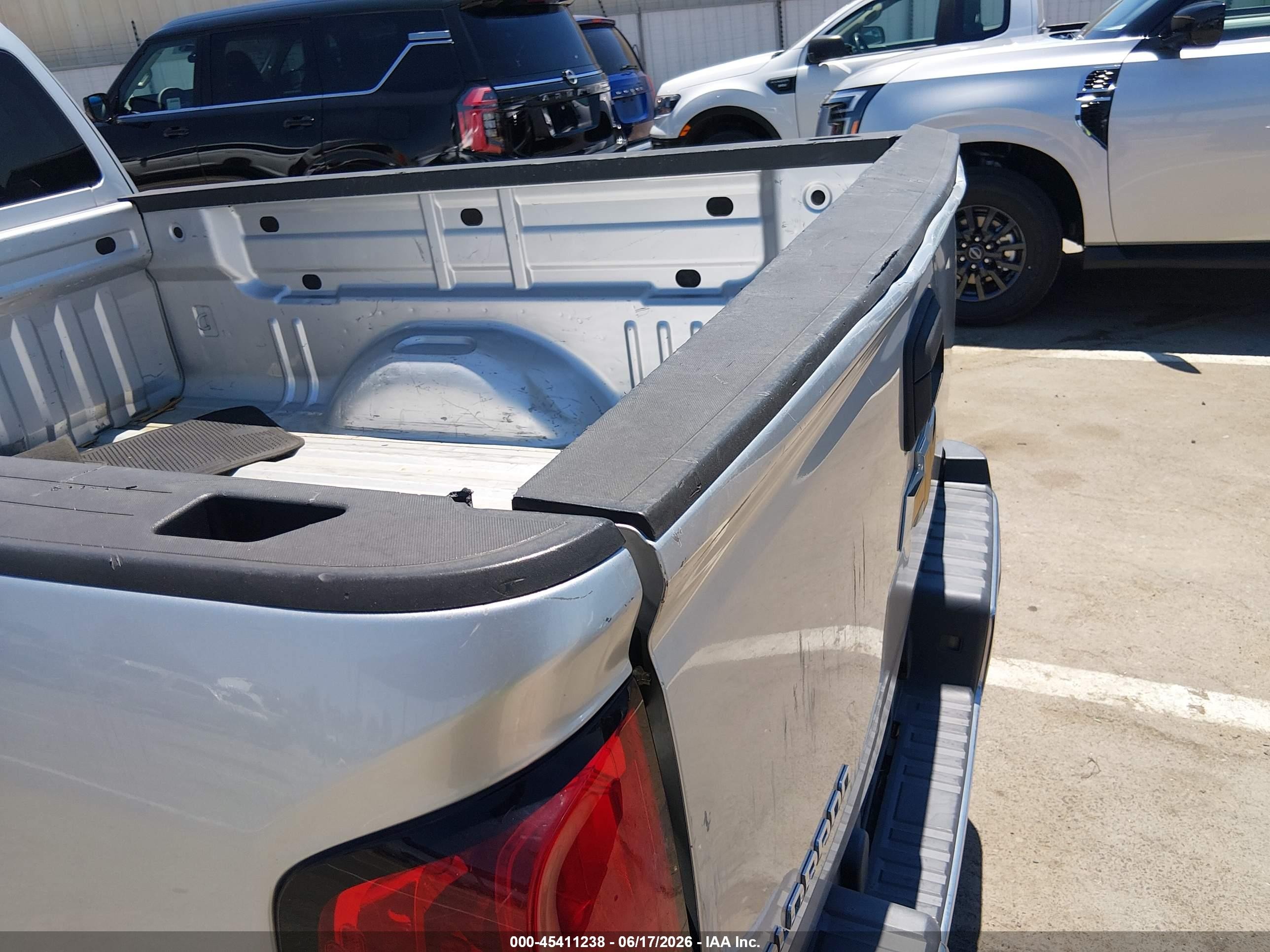 2015 Chevrolet Colorado 2wd Wt Silver vin: 1GCHSAEAXF1231737